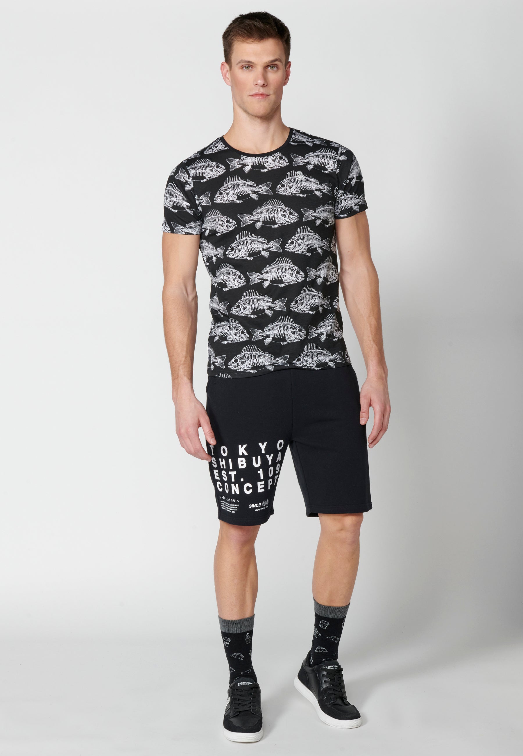 Camiseta Hombre Manga Corta Cuello Redondo Estampada – Koroshi Negro