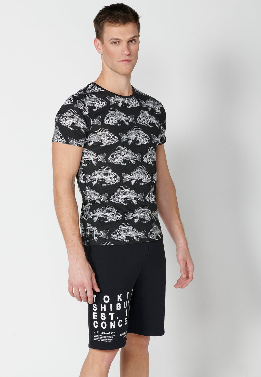 Camiseta Hombre Manga Corta Cuello Redondo Estampada – Koroshi Negro