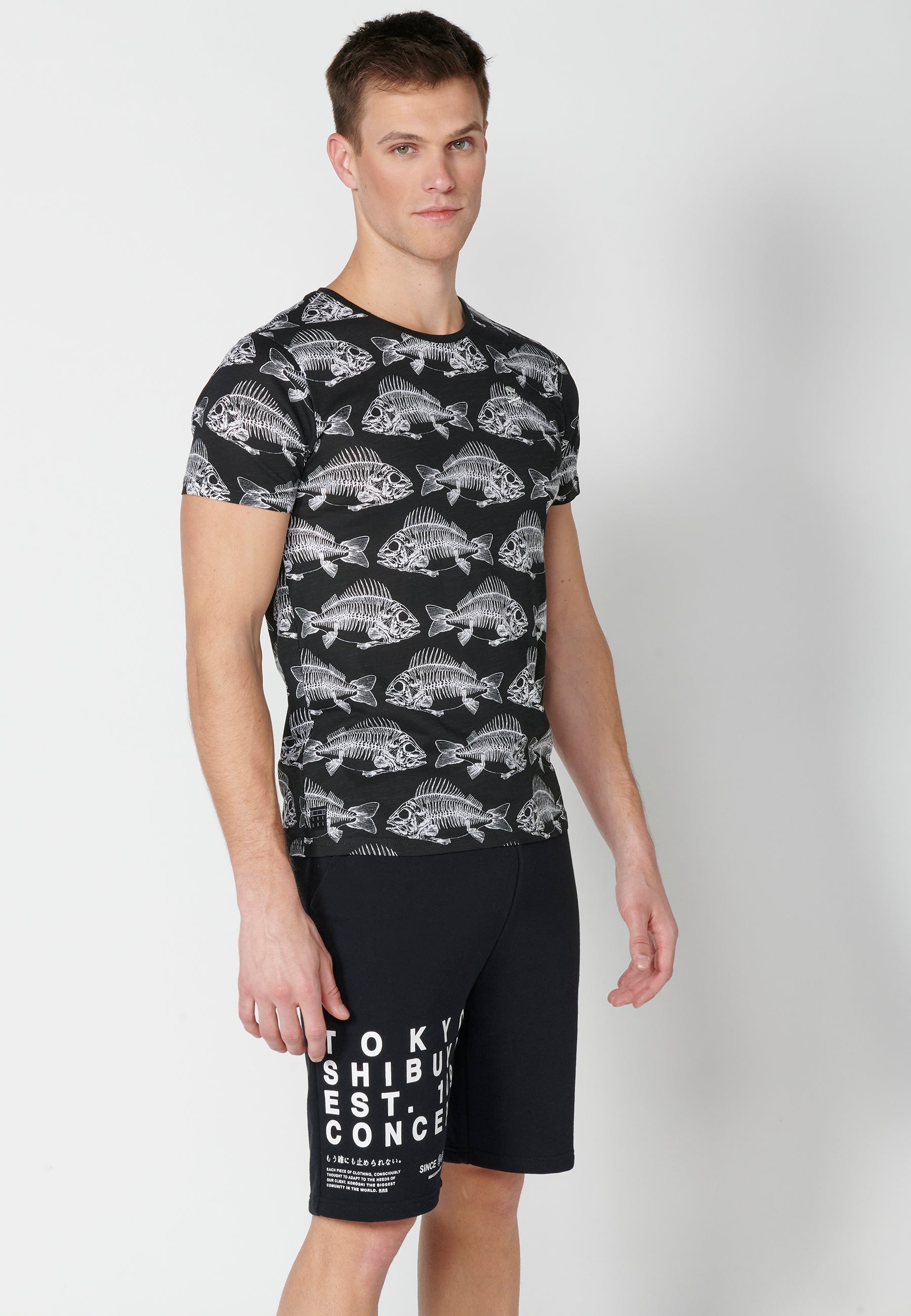 Camiseta Hombre Manga Corta Cuello Redondo Estampada – Koroshi Negro