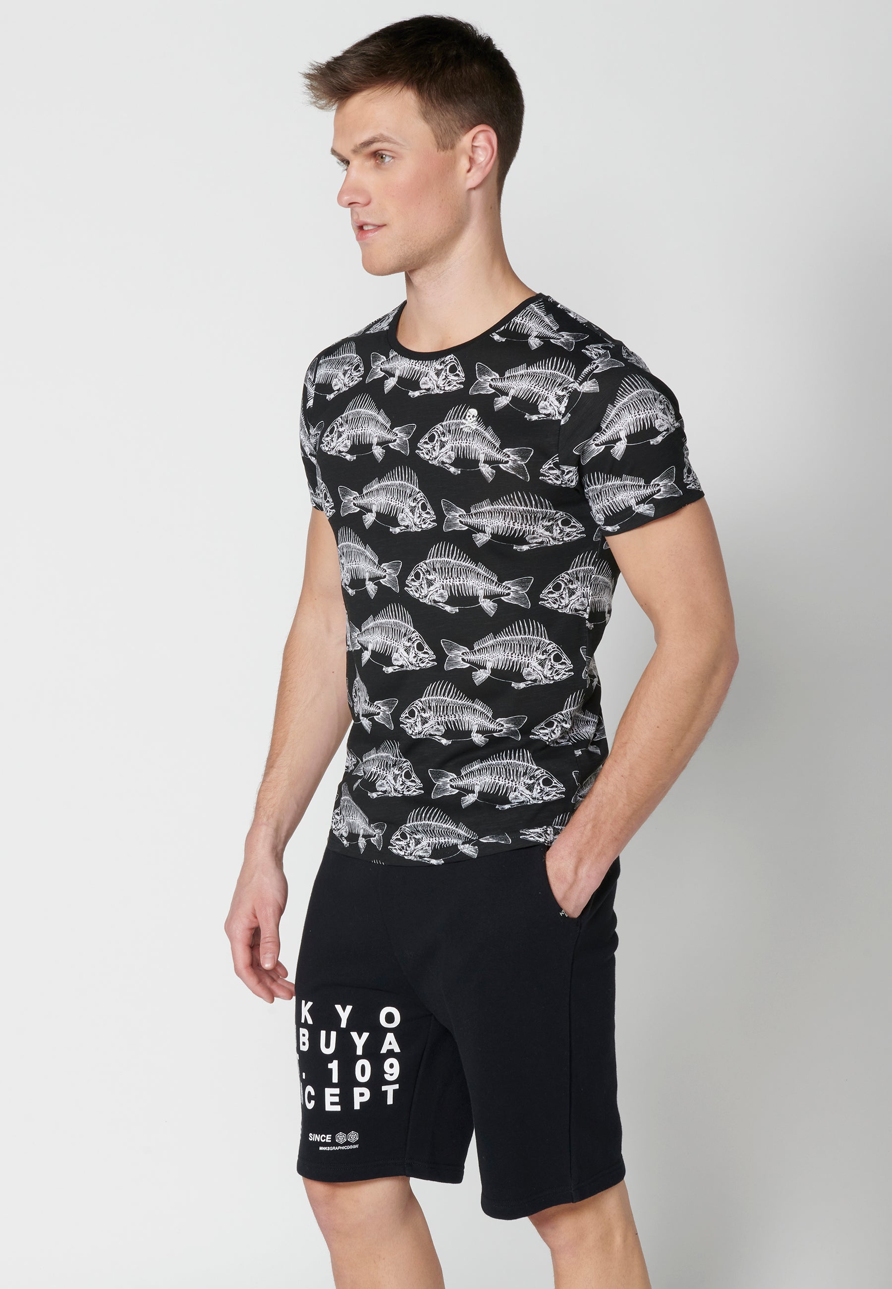 Camiseta Hombre Manga Corta Cuello Redondo Estampada – Koroshi Negro
