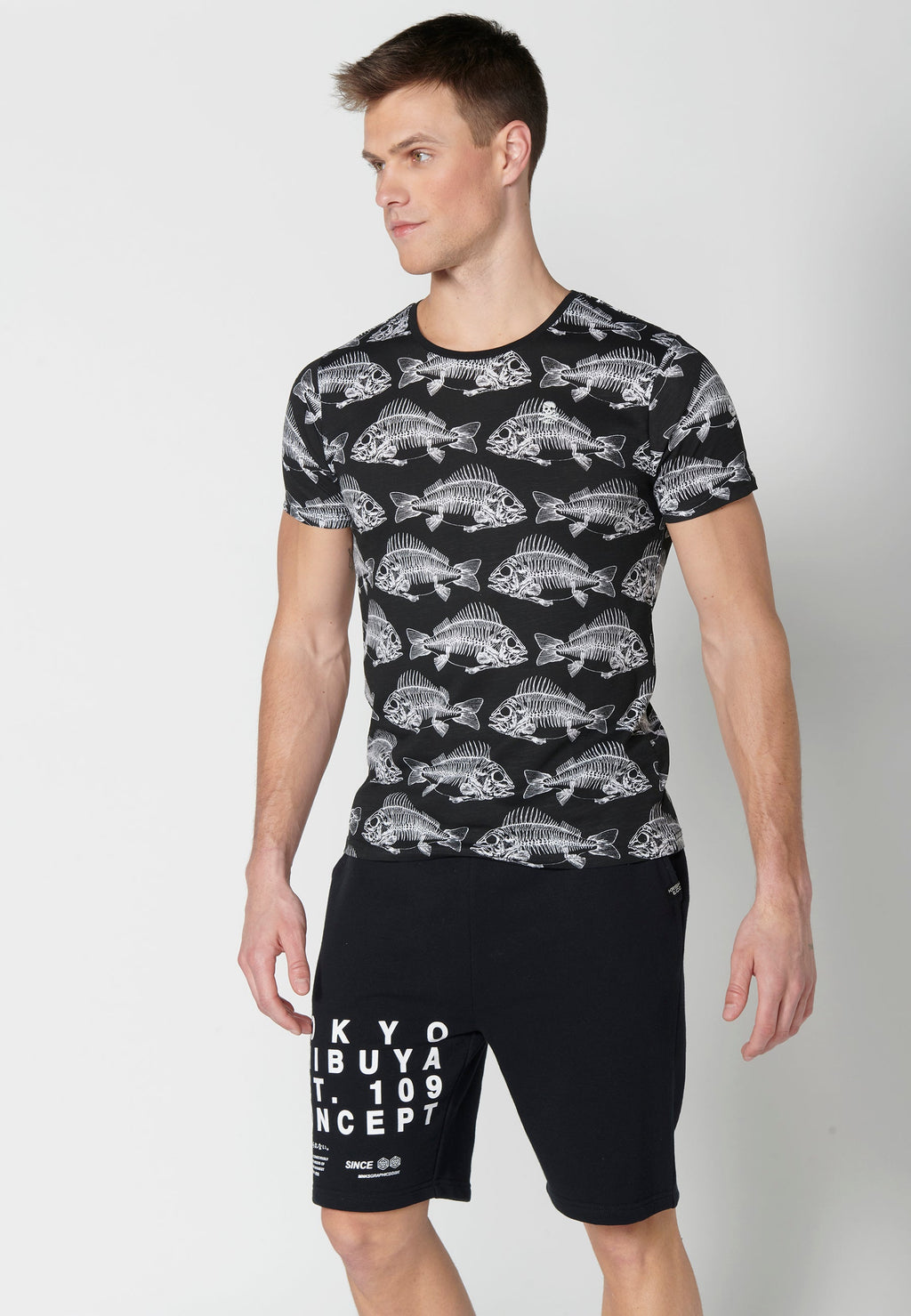 Camiseta Hombre Manga Corta Cuello Redondo Estampada – Koroshi Negro