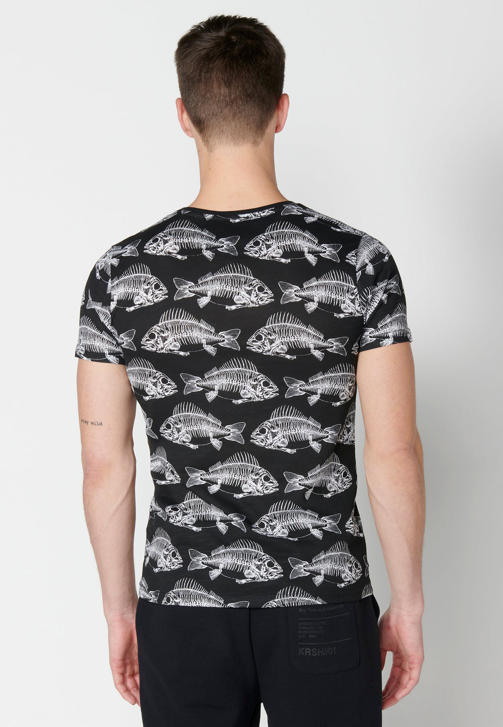 Camiseta Hombre Manga Corta Cuello Redondo Estampada – Koroshi Negro