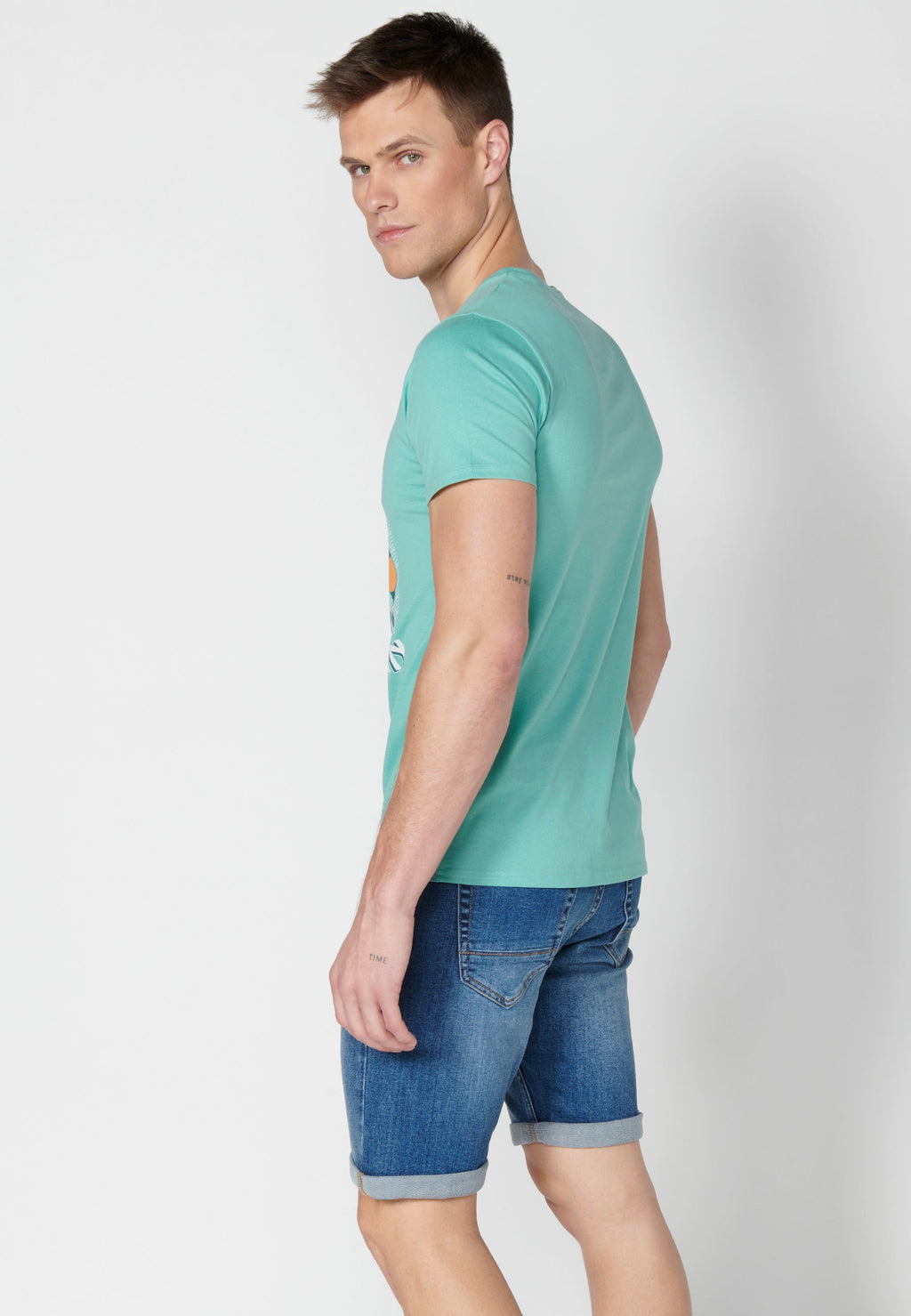 Camiseta Hombre Manga Corta Cuello Redondo Estampada – Koroshi Menta