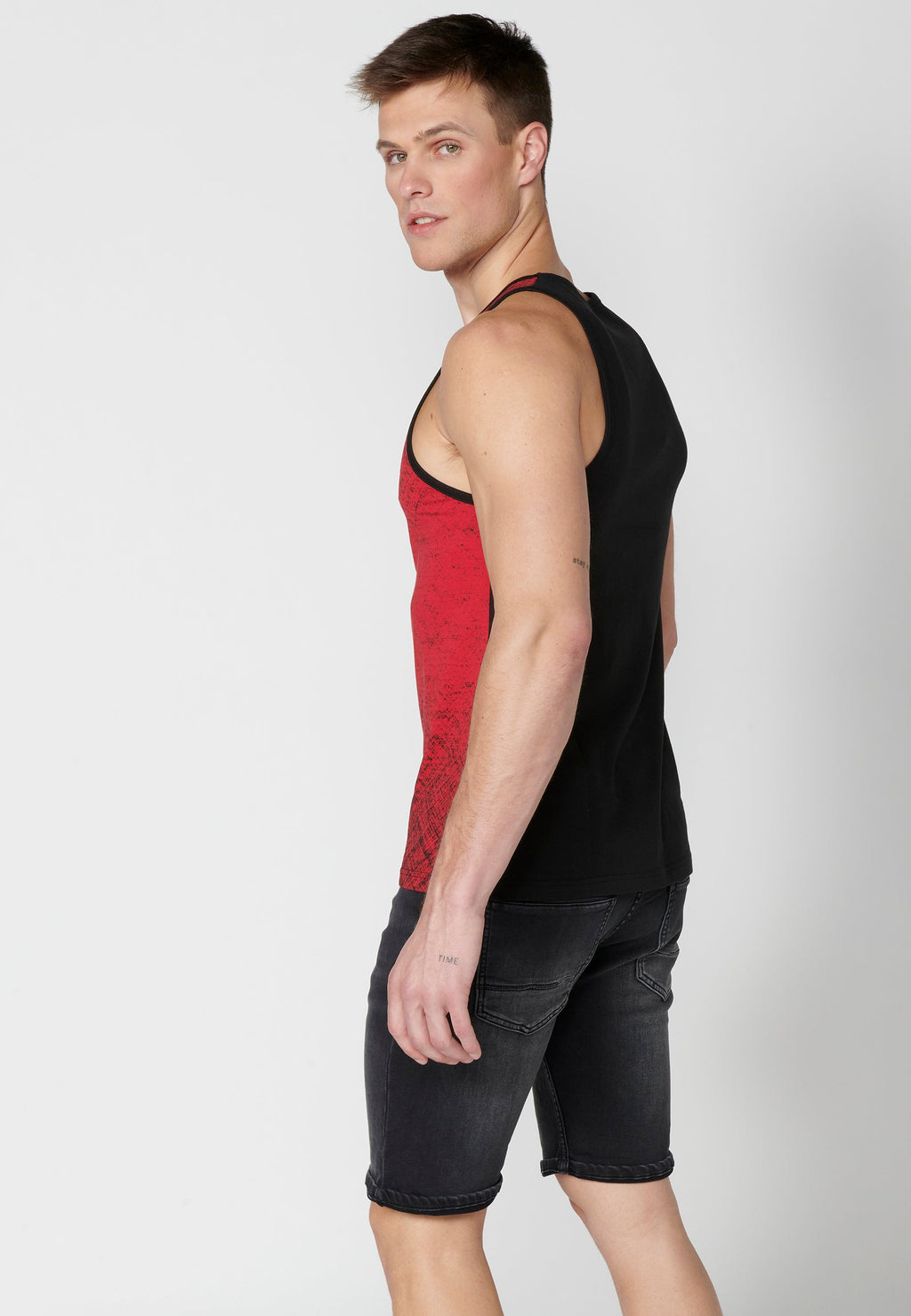 Camiseta Sin Mangas Hombre con Texto en el Pecho – Koroshi Rojo