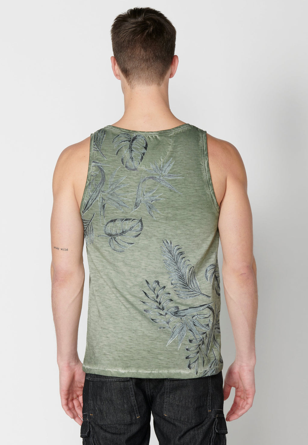 Camiseta Sin Mangas Hombre Estampado Tropical – Koroshi Kaki