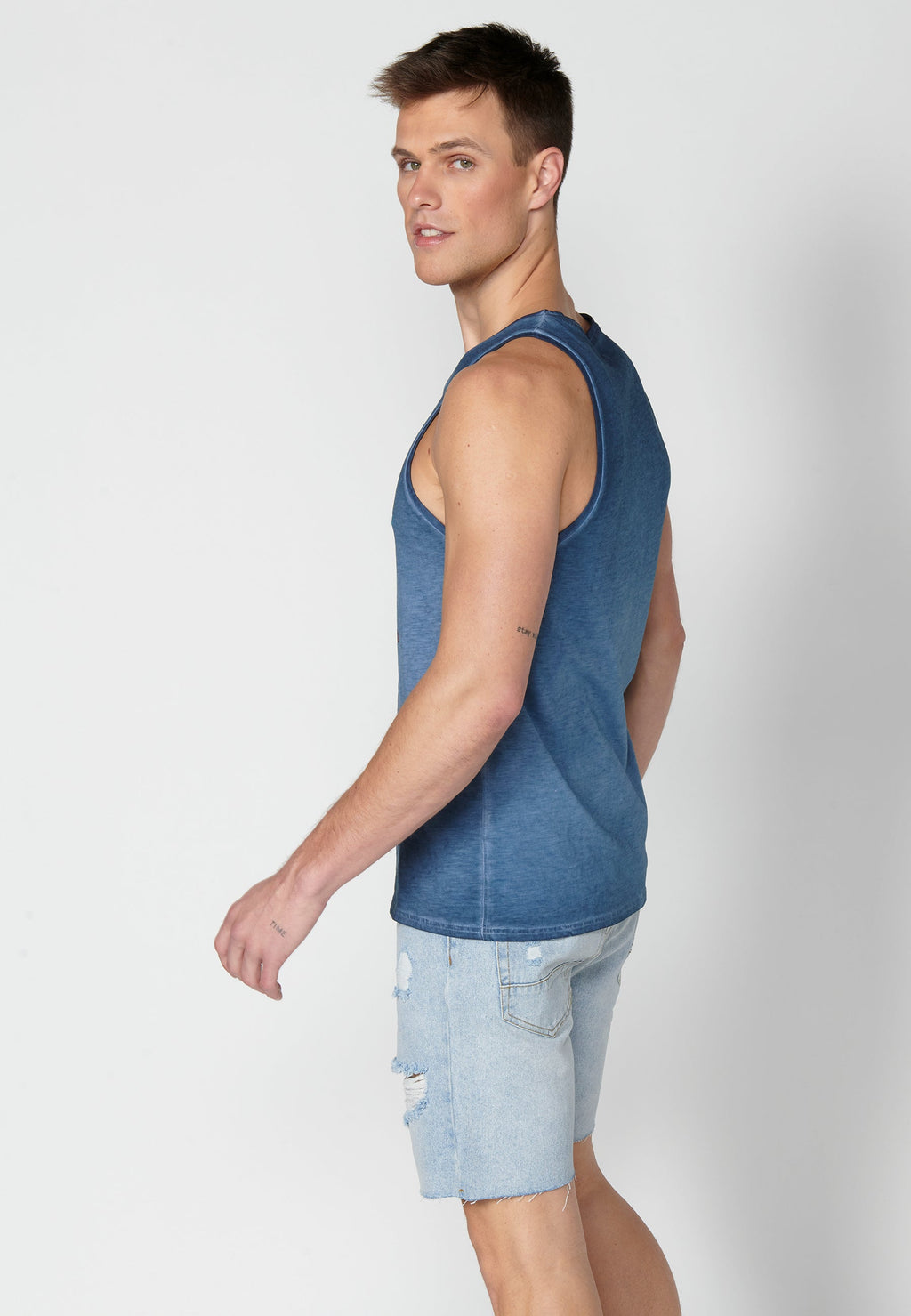 Camiseta Sin Mangas Hombre Degradado Estampada – Koroshi Índigo