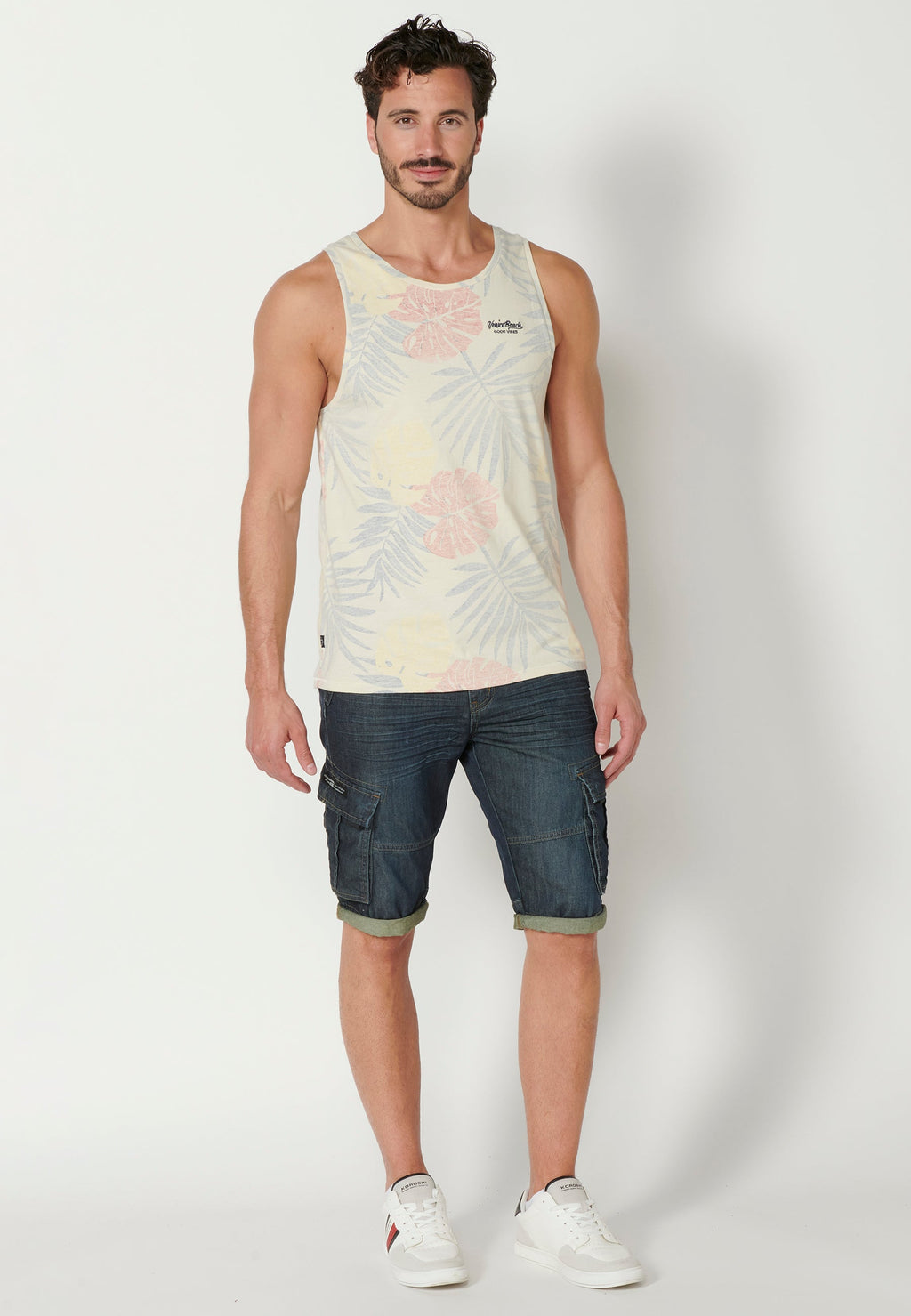 Camiseta Sin Mangas Hombre Estampado Tropical – Koroshi Multicolor