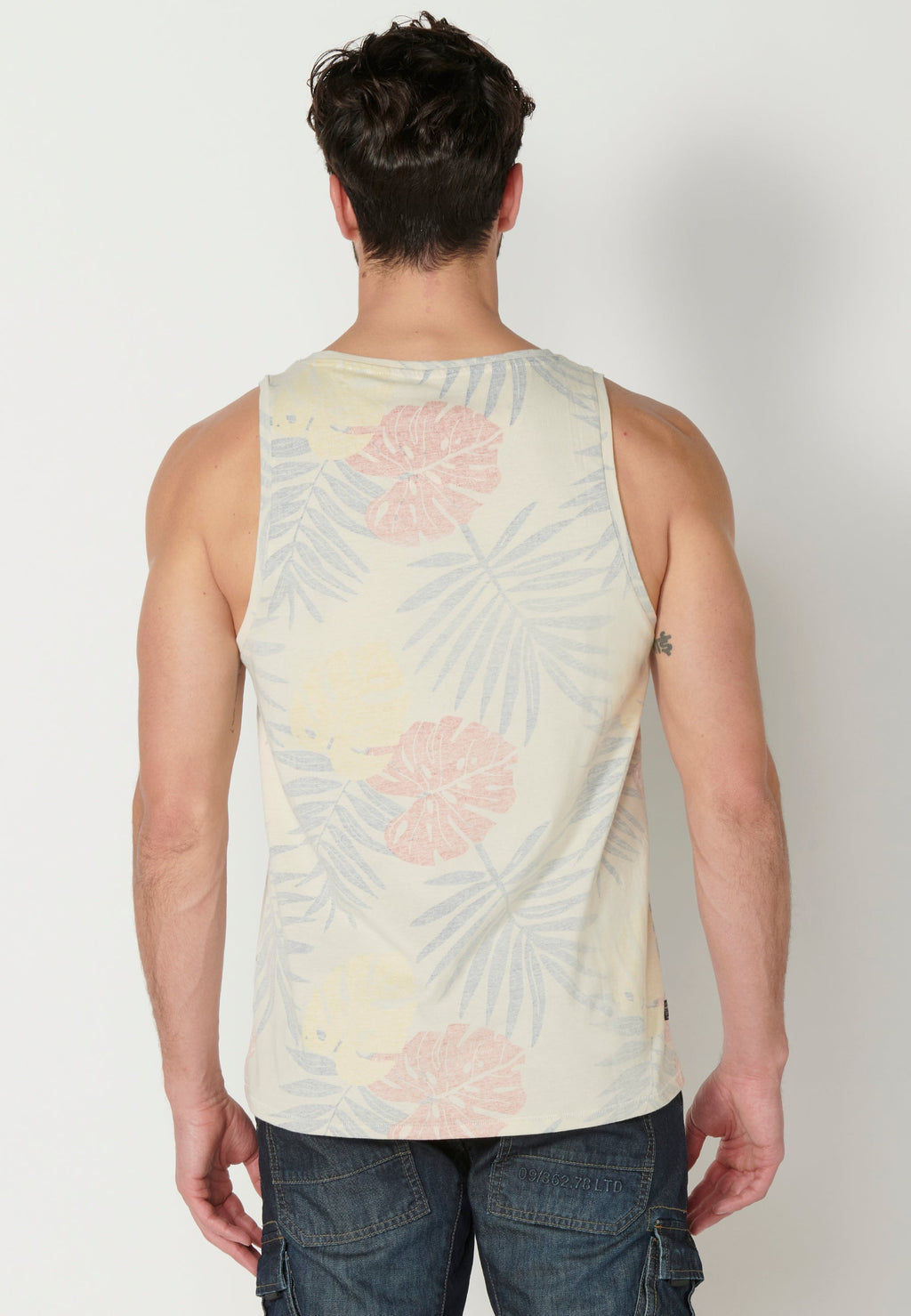 Camiseta Sin Mangas Hombre Estampado Tropical – Koroshi Multicolor