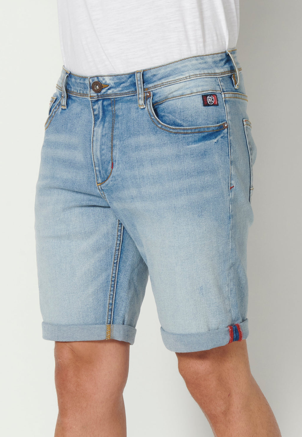 Bermuda Hombre Vaquera Stretch Acabado Vuelta 5 Bolsillos – Koroshi Azul Claro