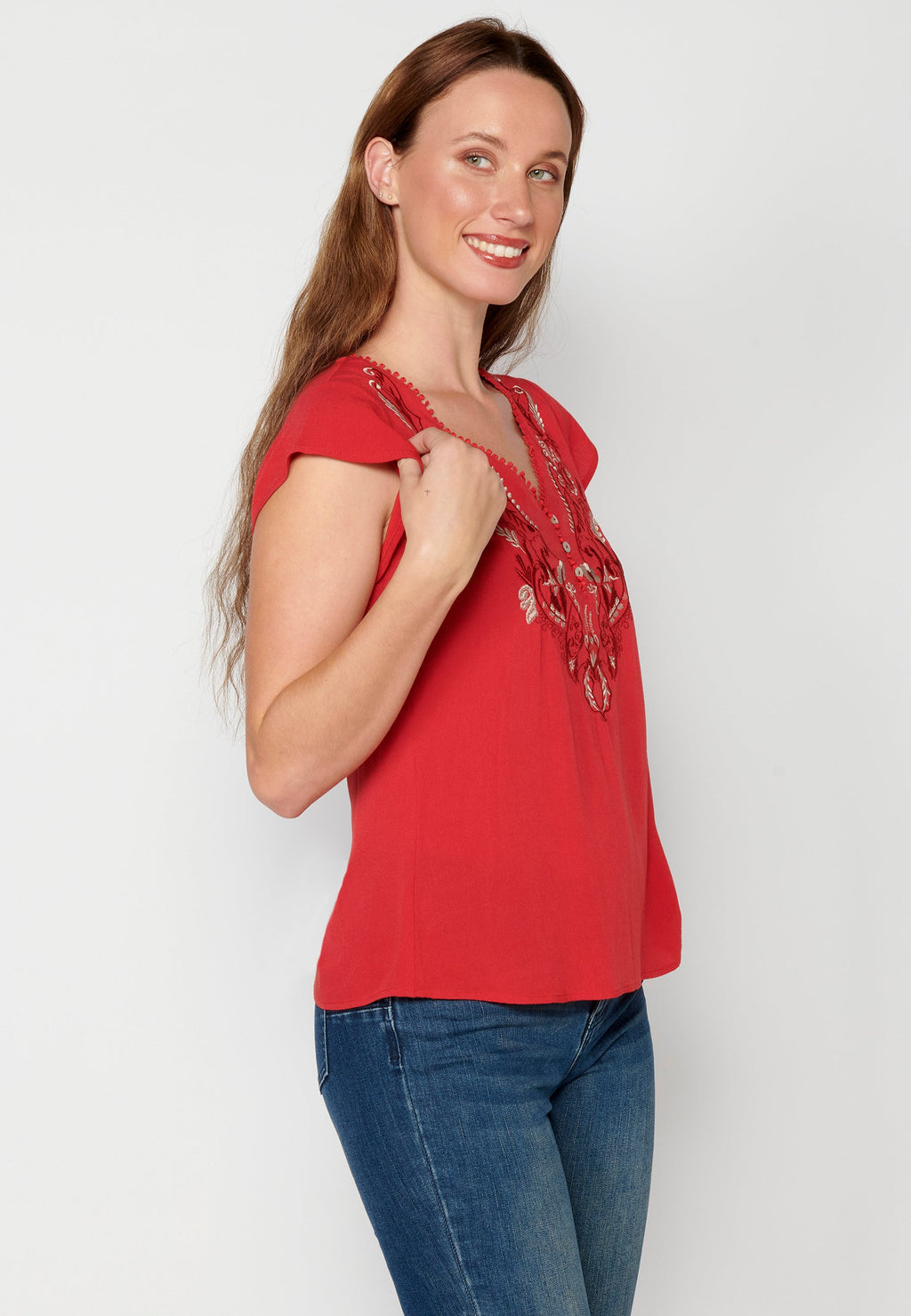 Blusa manga corta con detalles florales para mujer | moda actual