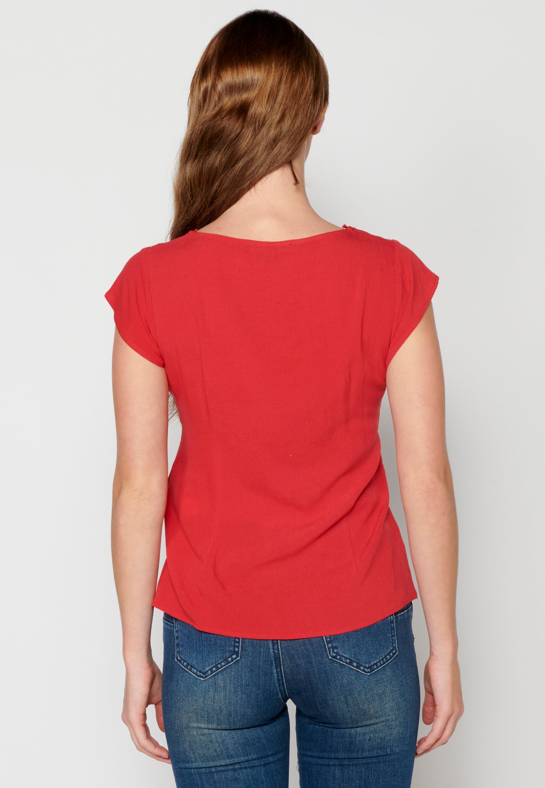 Blusa manga corta con detalles florales para mujer | moda actual