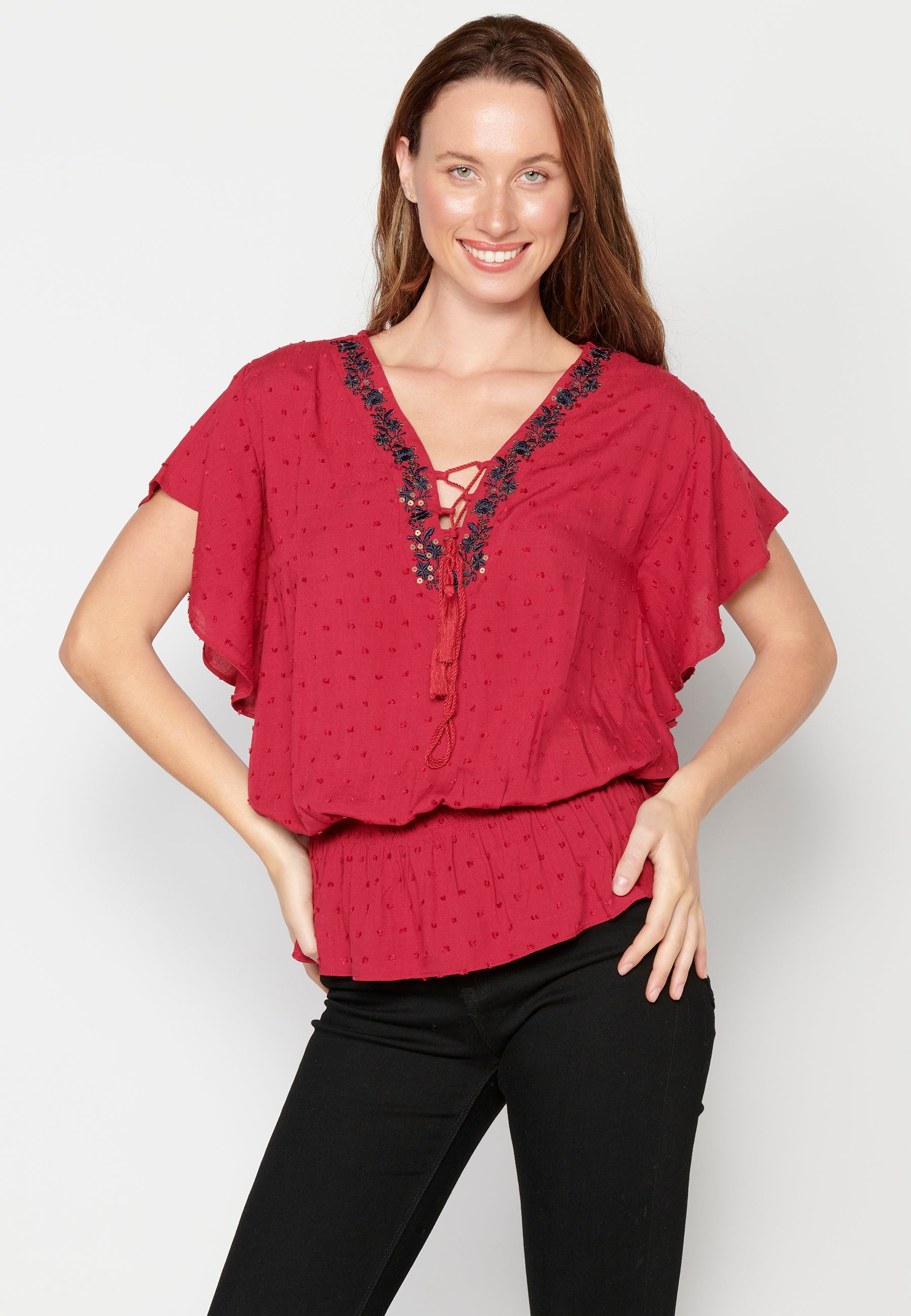 Blusa de manga corta fluida granate para mujer | moda actual