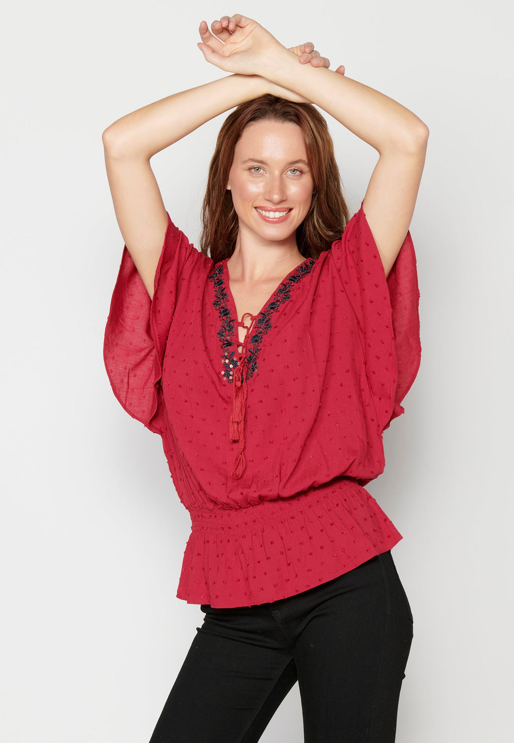 Blusa de manga corta fluida granate para mujer | moda actual