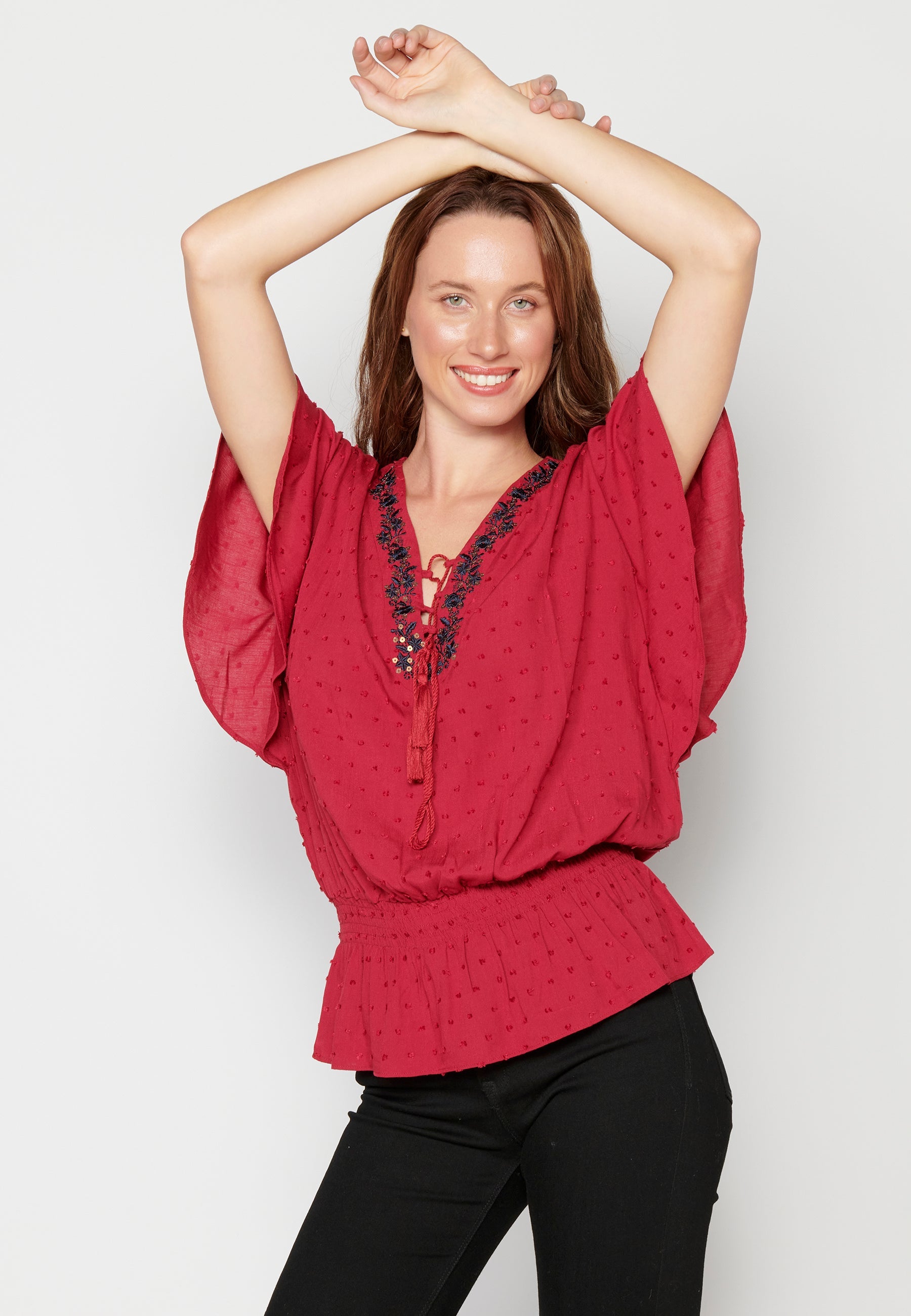 Blusa de manga corta fluida granate para mujer | moda actual