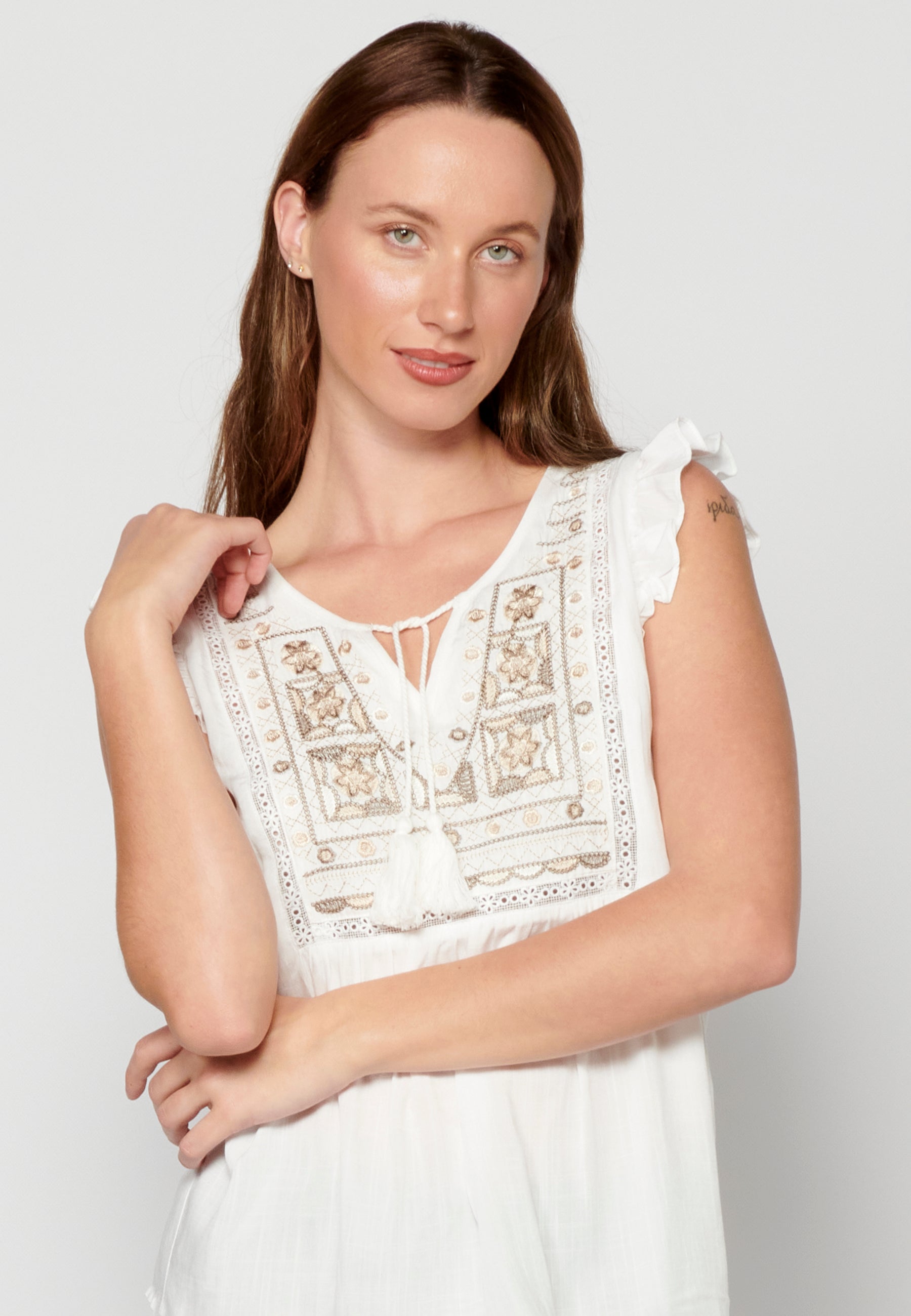 Blusa sin mangas con bordado floral para mujer | moda actual