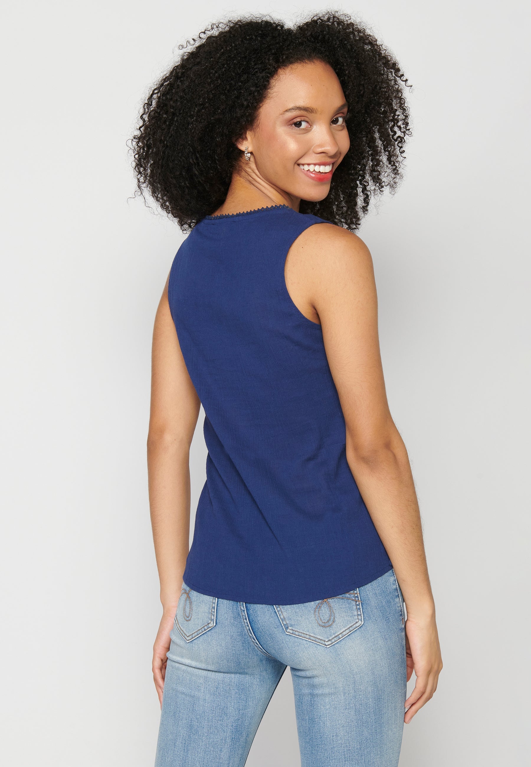 Blusa sin mangas de algodón para mujer | moda actual