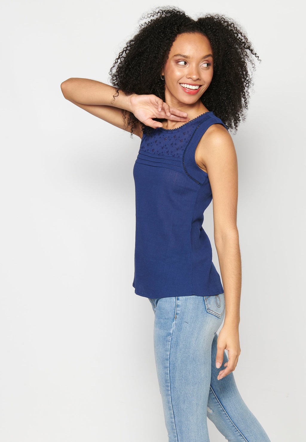 Blusa sin mangas de algodón para mujer | moda actual
