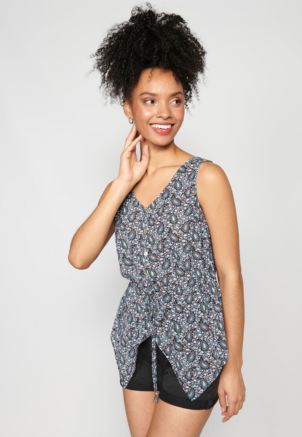 Blusa sin mangas fluida escote de pico para mujer | moda actual