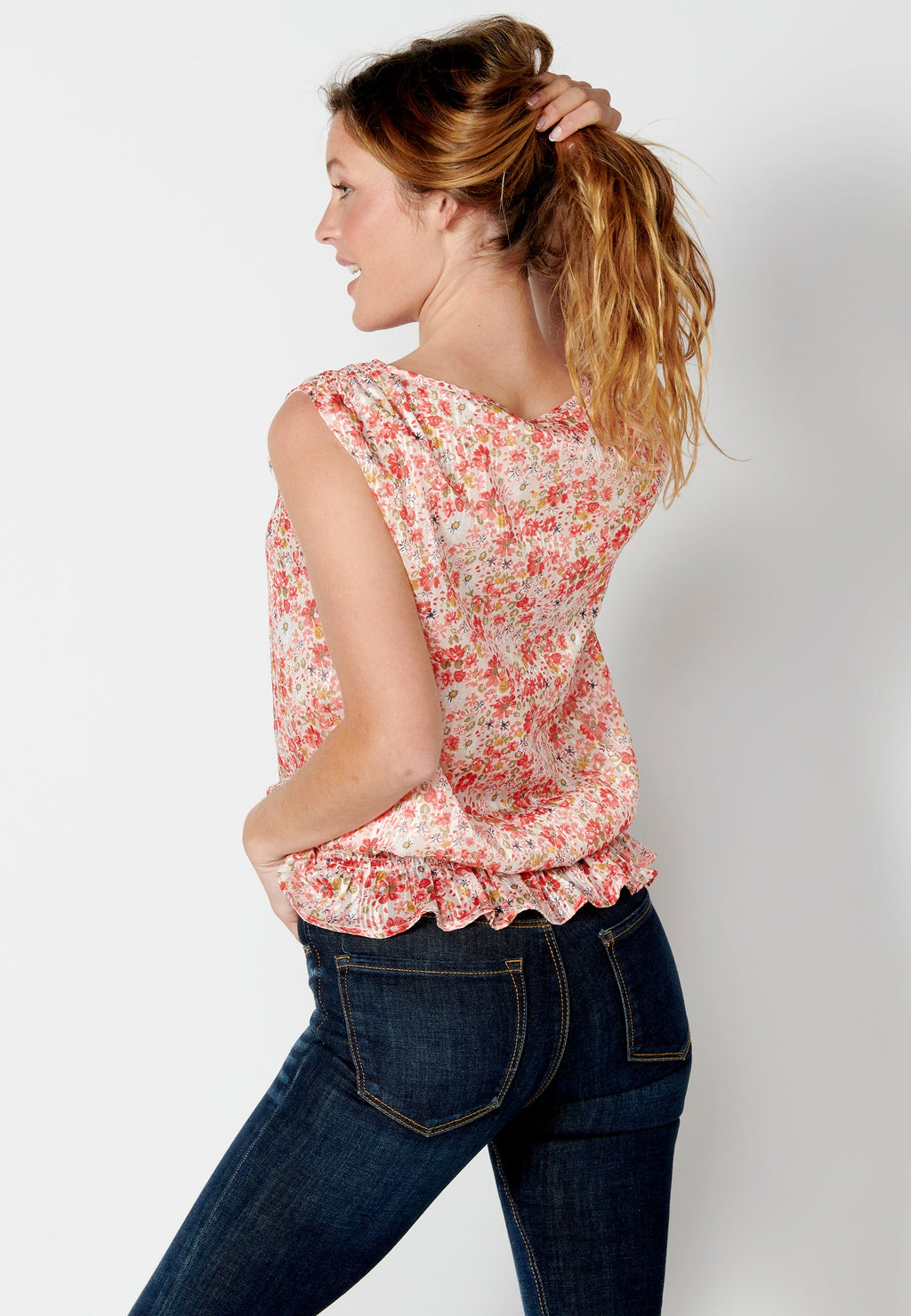 Blusa fluida sin mangas estampado floral multicolor para mujer | moda actual