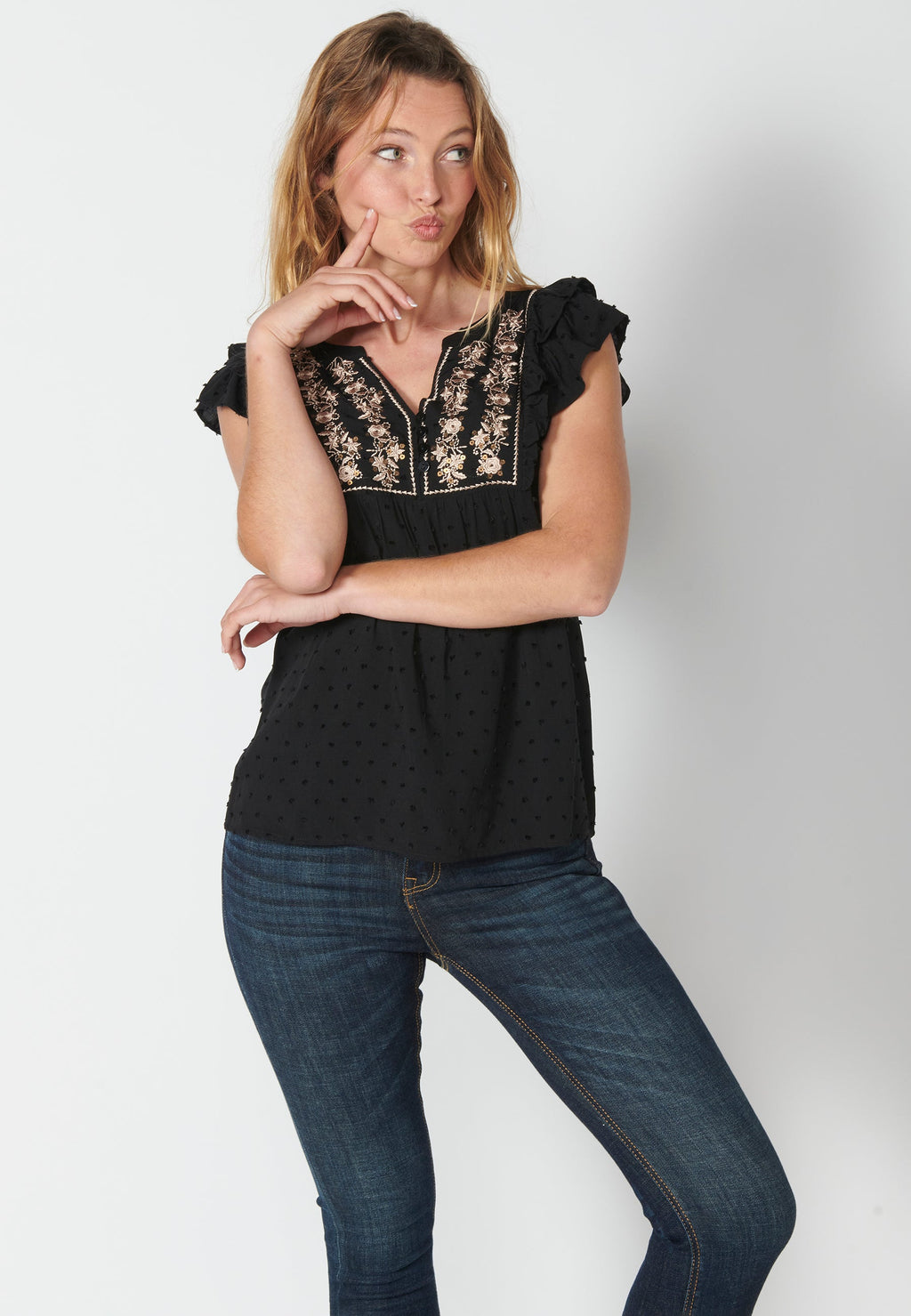 Blusa fluida sin mangas con detalle floral para mujer | moda actual