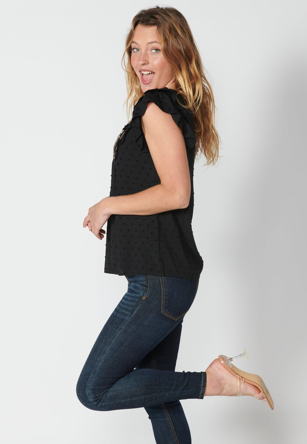 Blusa fluida sin mangas con detalle floral para mujer | moda actual