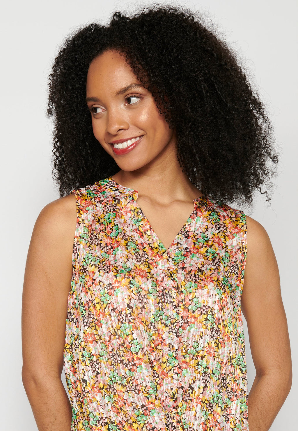 Blusa sin mangas fluida multicolor para mujer | moda actual