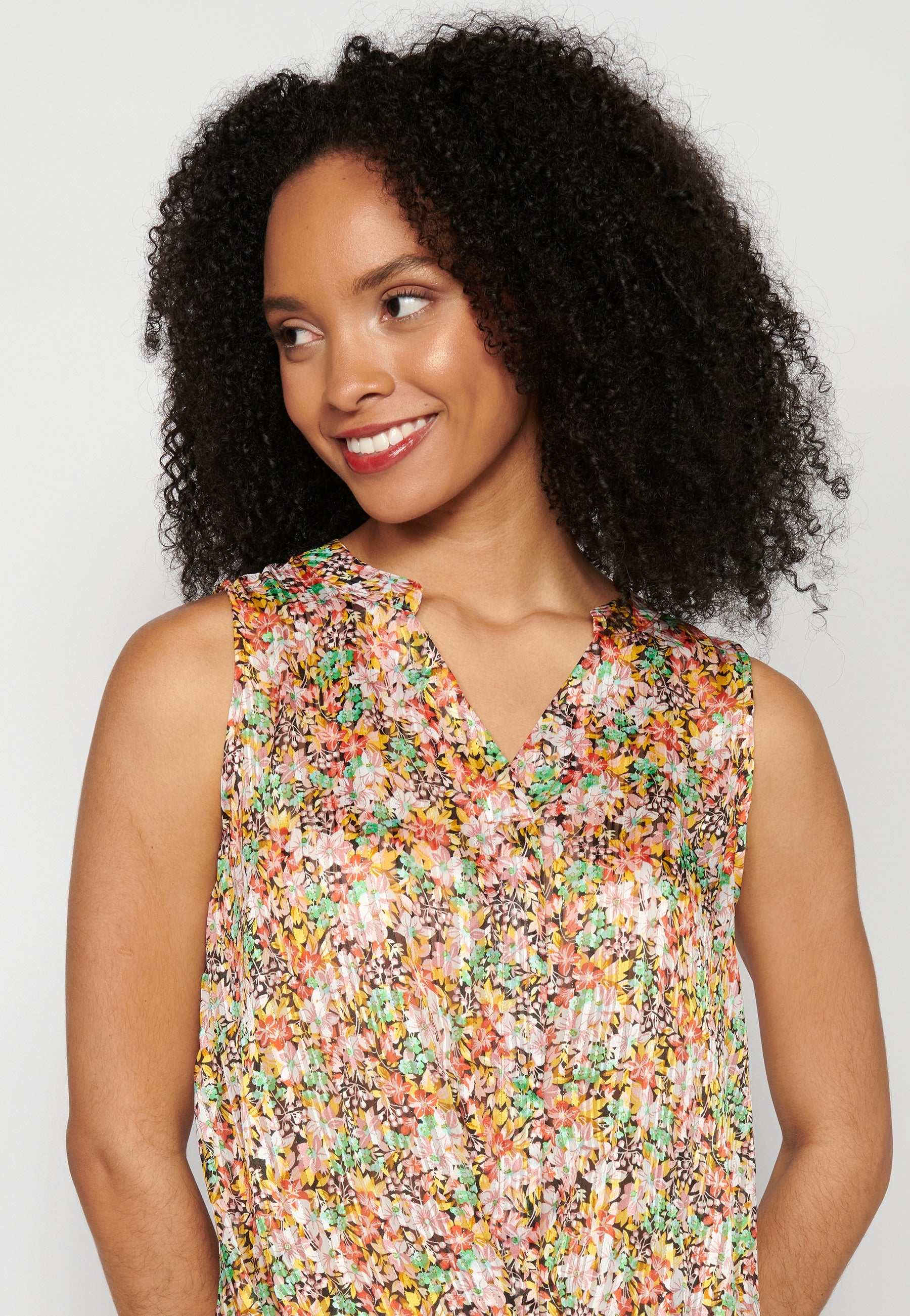 Blusa sin mangas fluida multicolor para mujer | moda actual
