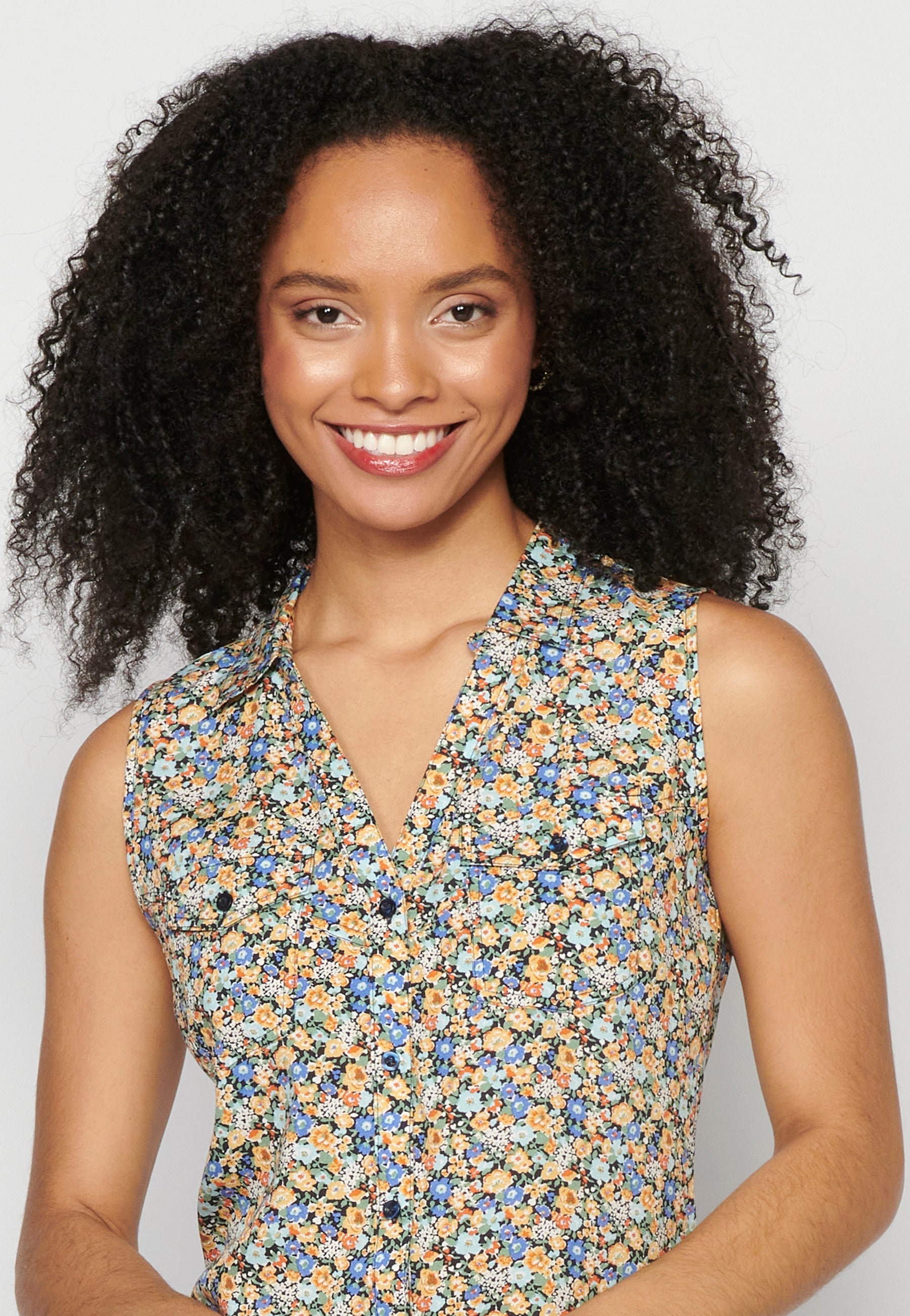 Blusa sin mangas con estampado floral multicolor para mujer | moda actual
