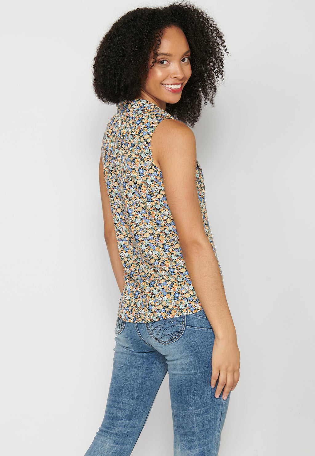 Blusa sin mangas con estampado floral multicolor para mujer | moda actual