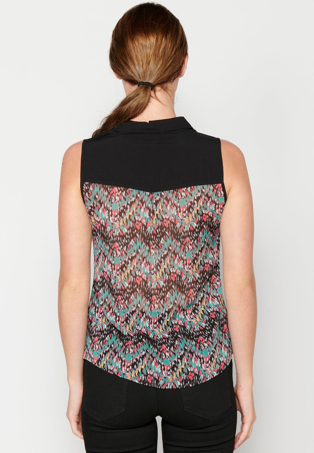 Blusa sin mangas con estampado étnico para mujer | moda actual