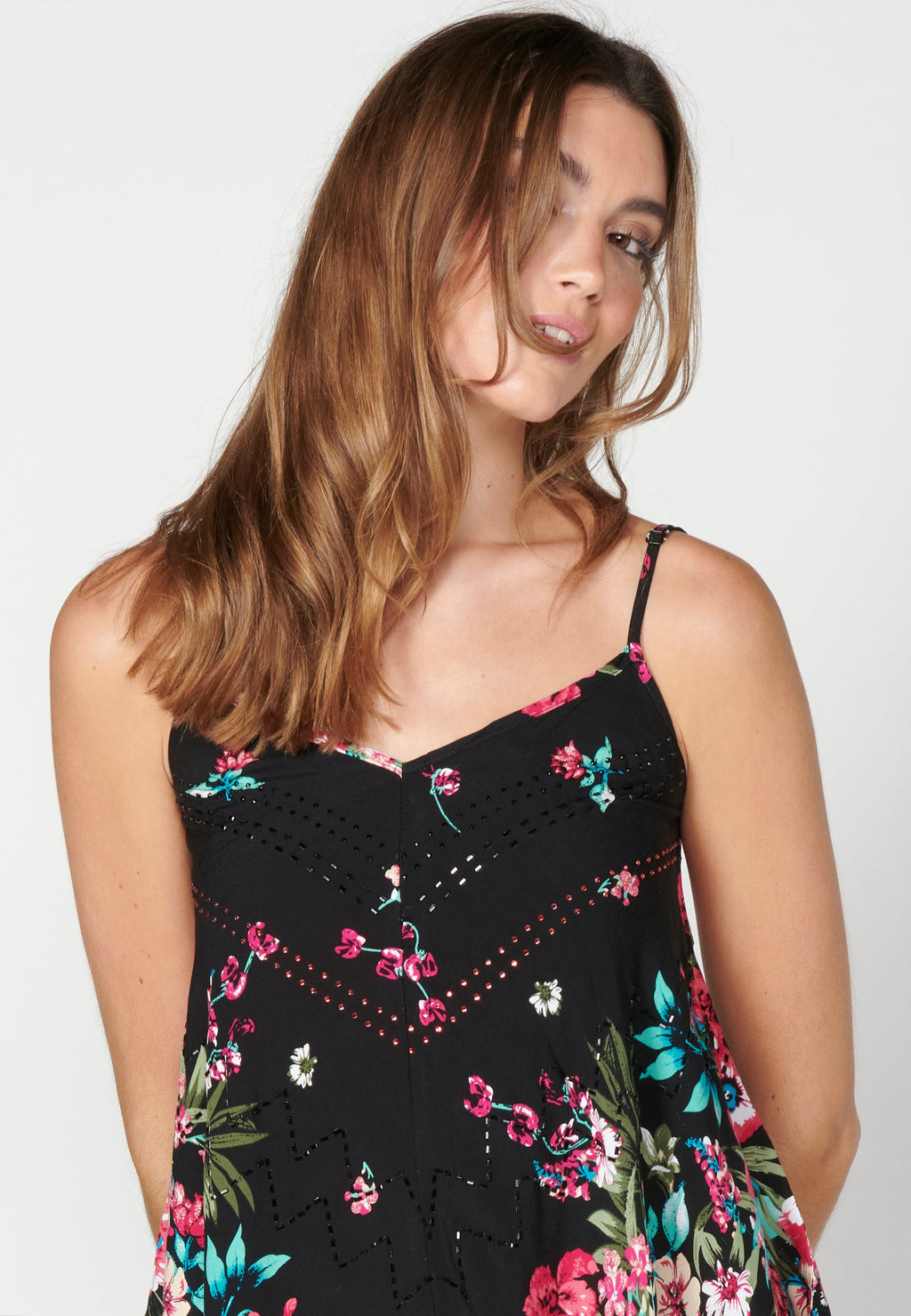 Blusa fluida de tirantes con estampado étnico floral para mujer | moda actual