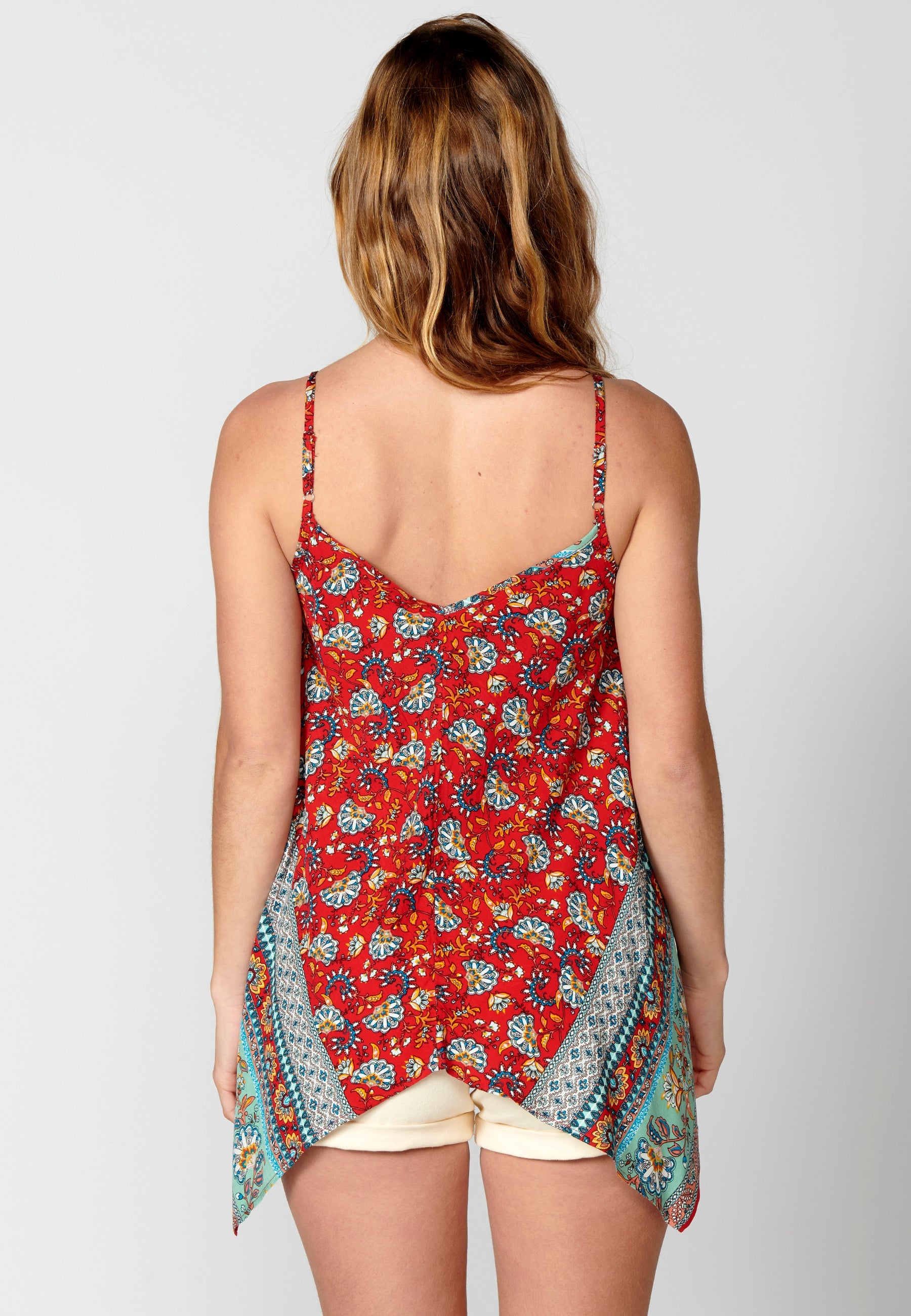 Blusa fluida de tirantes con estampado étnico floral para mujer | moda actual