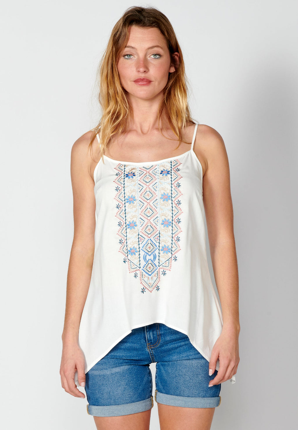 Blusa de tirantes ajustables con detalle étnico bordado para mujer | moda actual