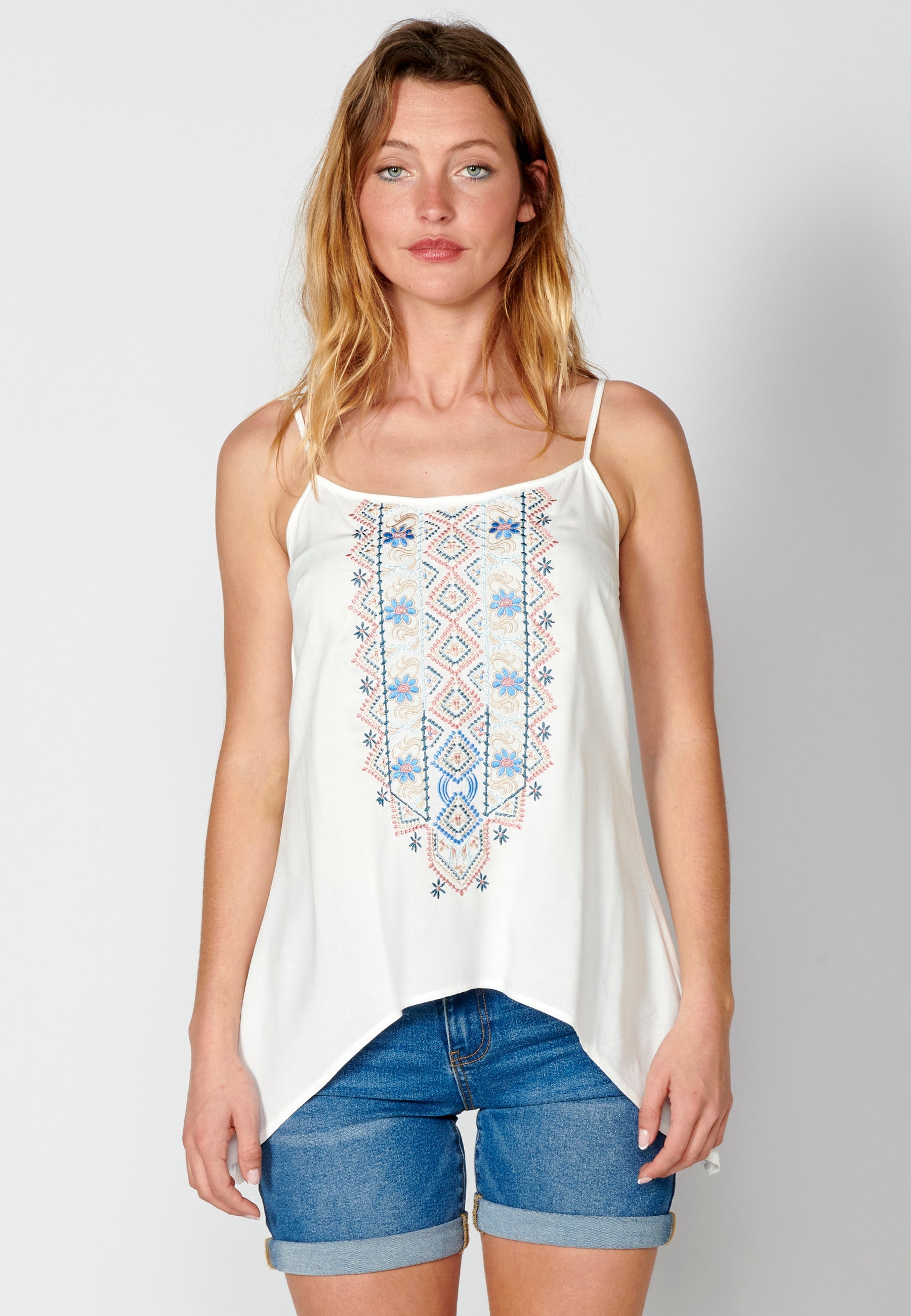 Blusa de tirantes ajustables con detalle étnico bordado para mujer | moda actual