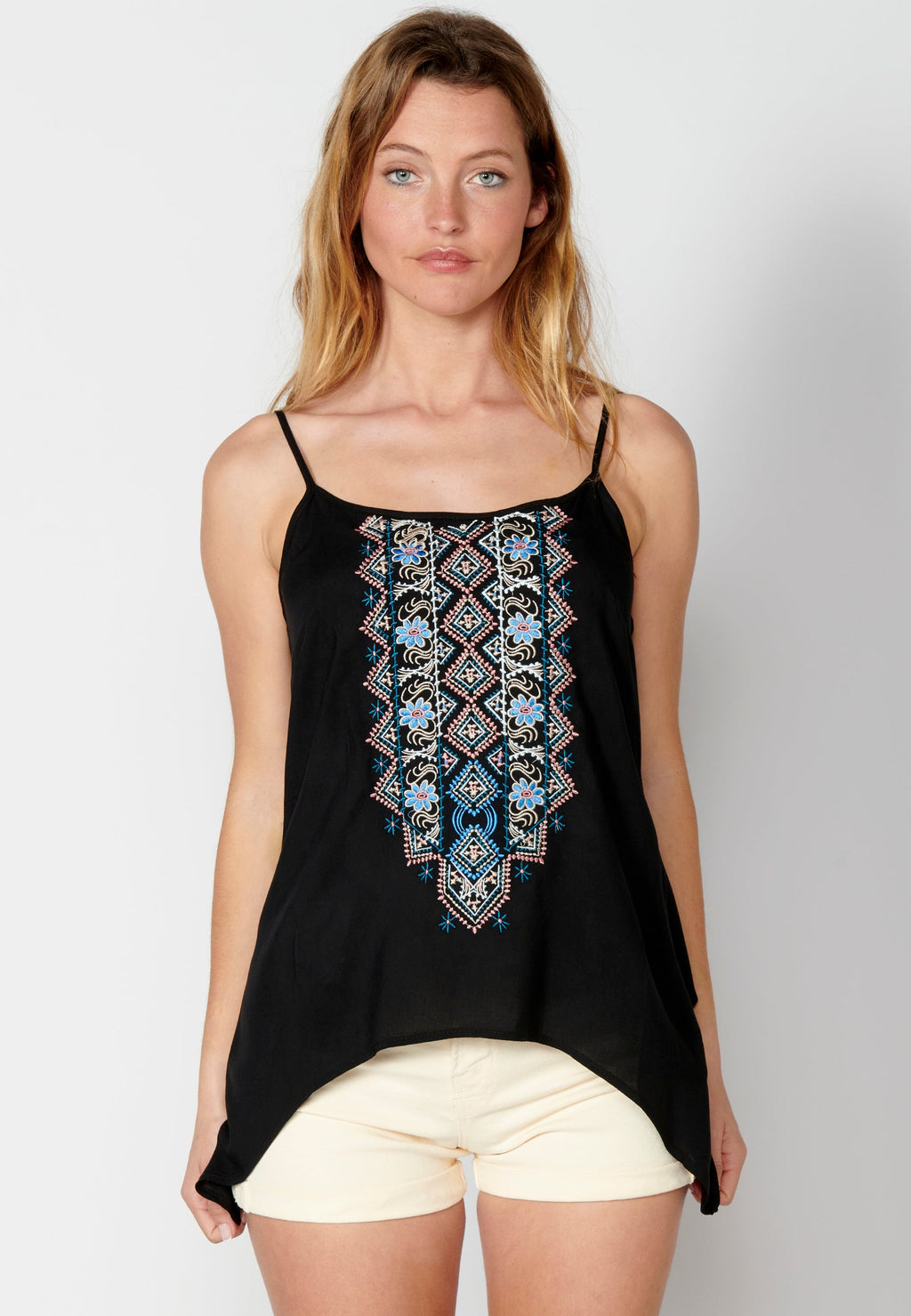 Blusa de tirantes ajustables con detalle étnico bordado para mujer | moda actual