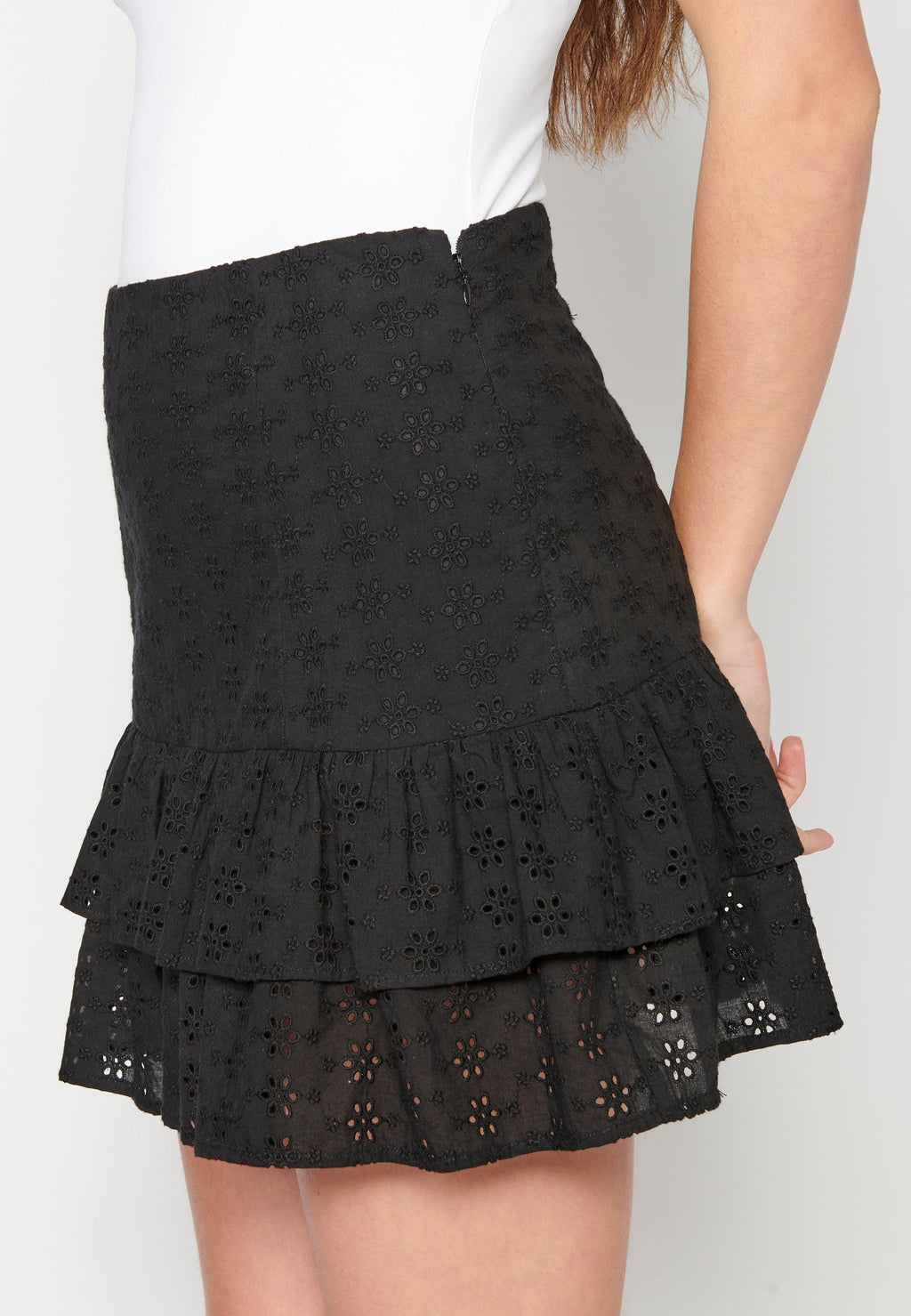 Falda corta acabada en volantes de algodón para mujer | moda actual