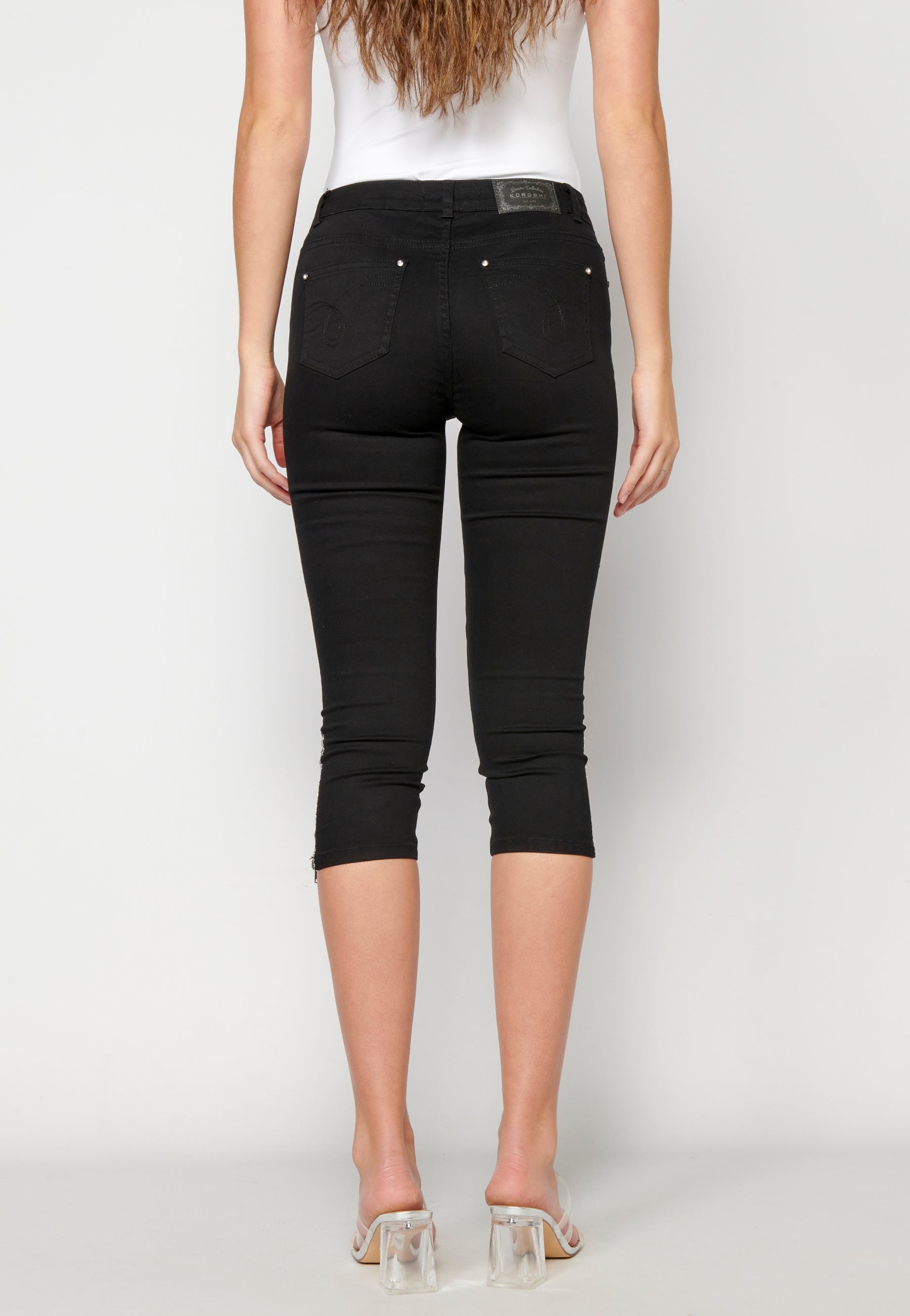 Pantalón pirata jeans con bordado étnico para mujer | moda actual