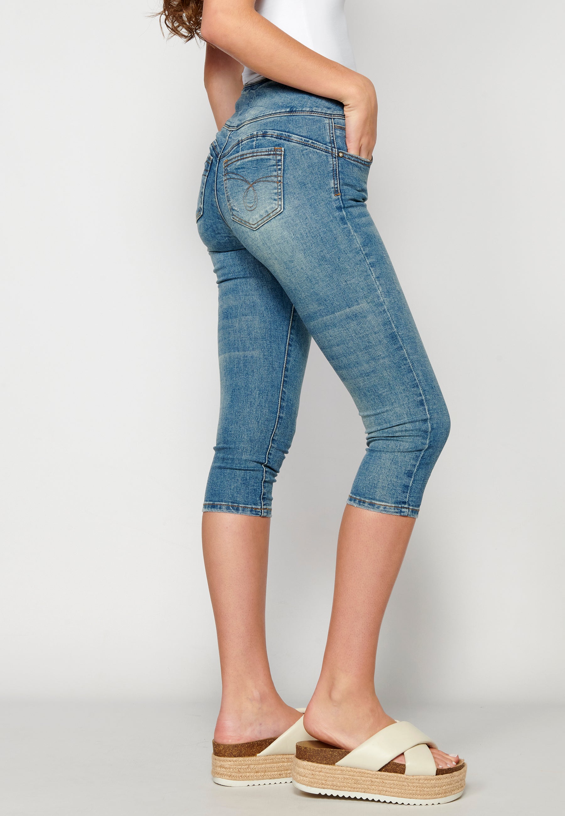 Pantalón pirata jeans slim para mujer | moda actual