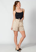 Pantalón corto short con bordado floral para mujer | moda actual