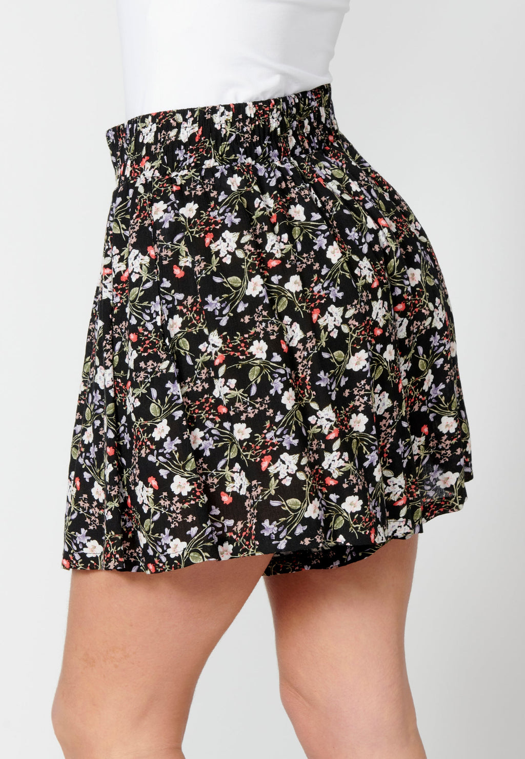 Falda pantalón corto con estampado floral para mujer | moda actual
