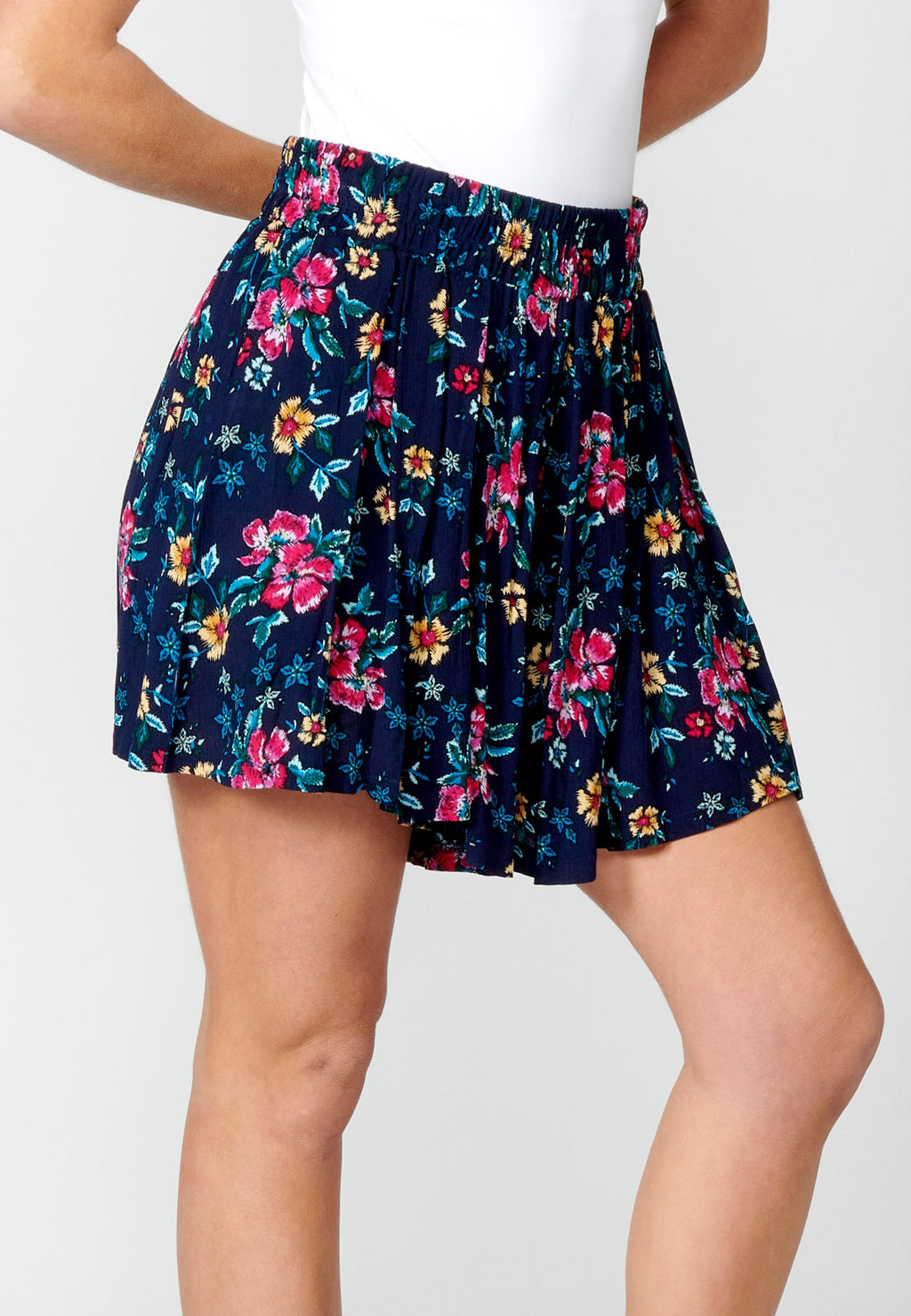 Falda pantalón corto con estampado floral para mujer | moda actual