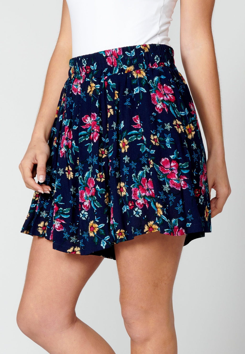 Falda pantalón corto con estampado floral para mujer | moda actual