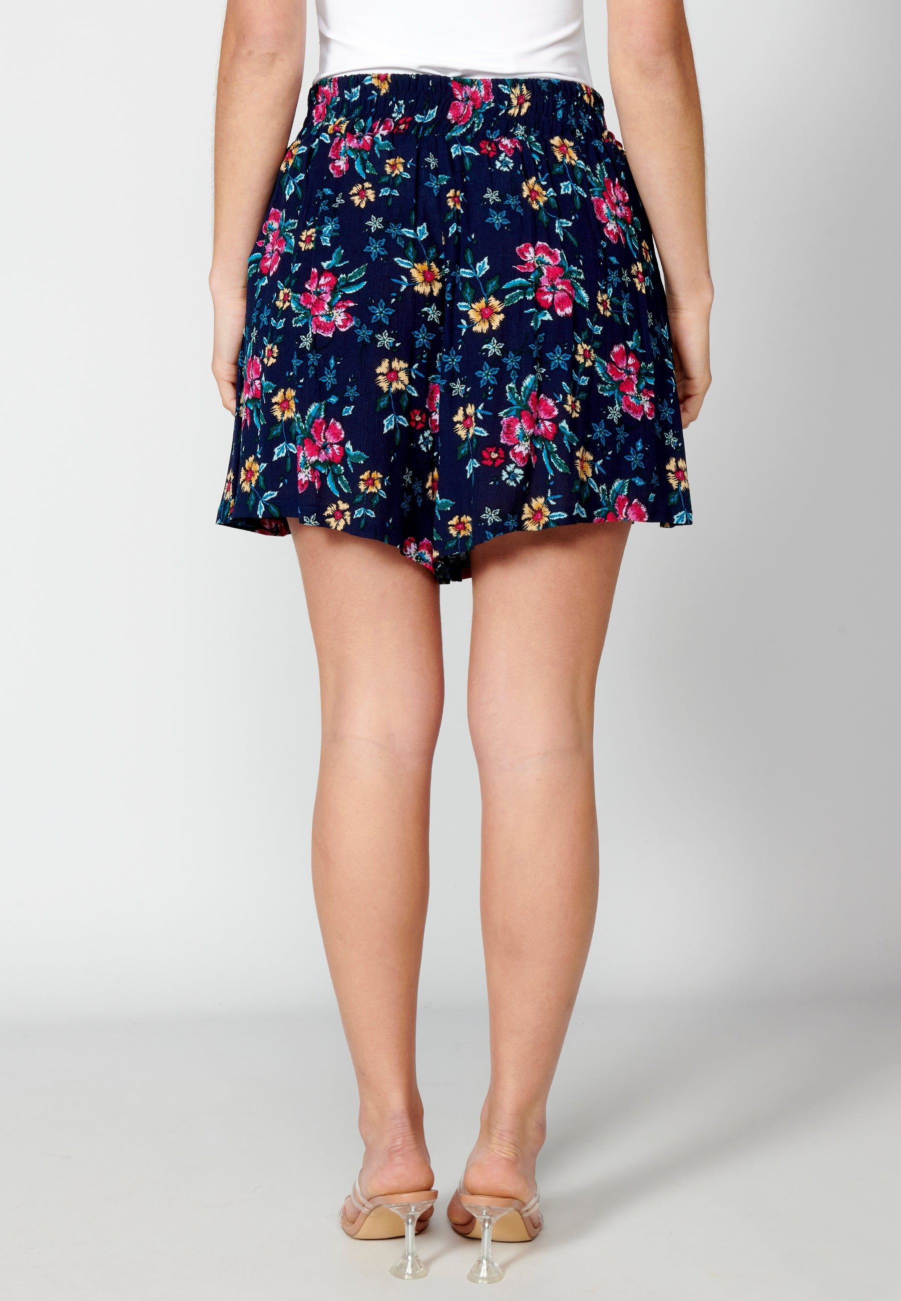 Falda pantalón corto con estampado floral para mujer | moda actual