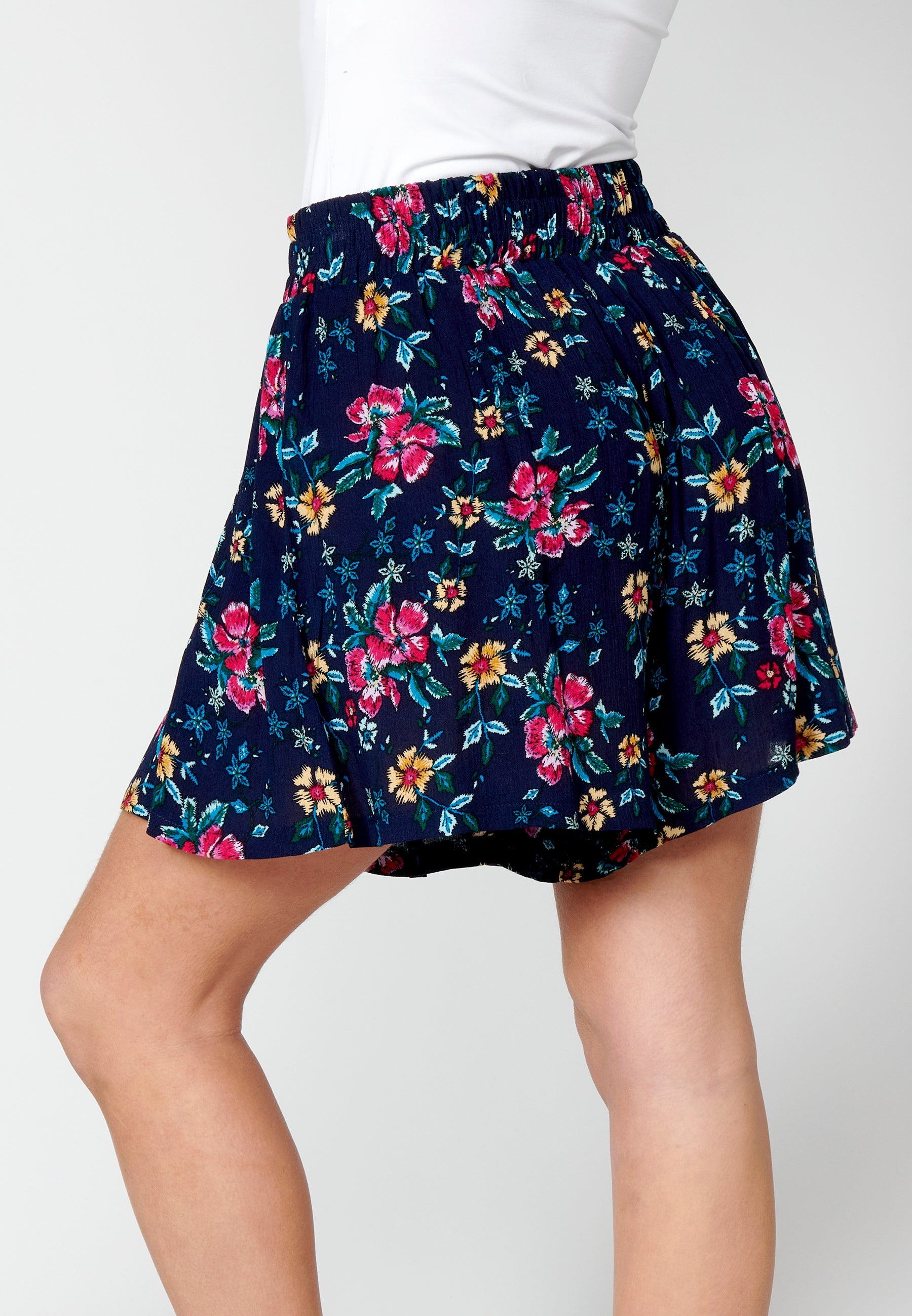 Falda pantalón corto con estampado floral para mujer | moda actual