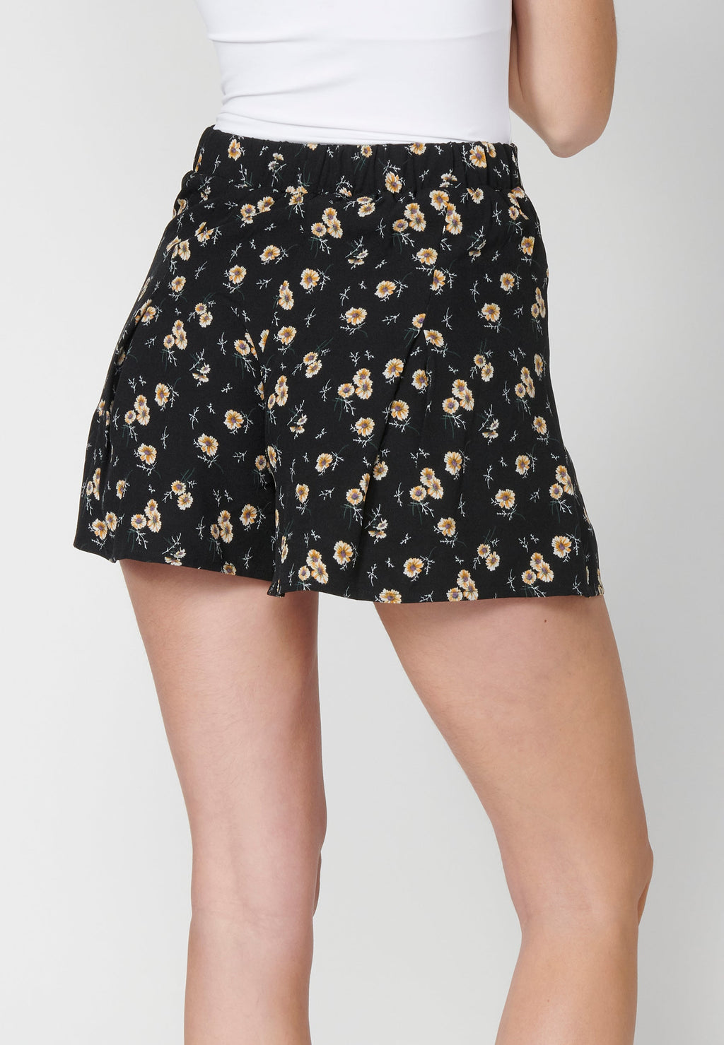 Pantalón corto short estampado floral para mujer | moda actual