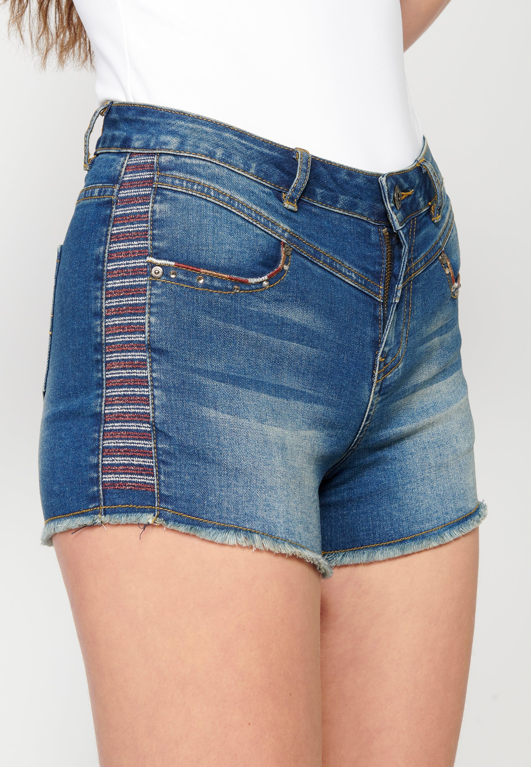 Pantalón corto short acabado deshilachado para mujer | moda actual