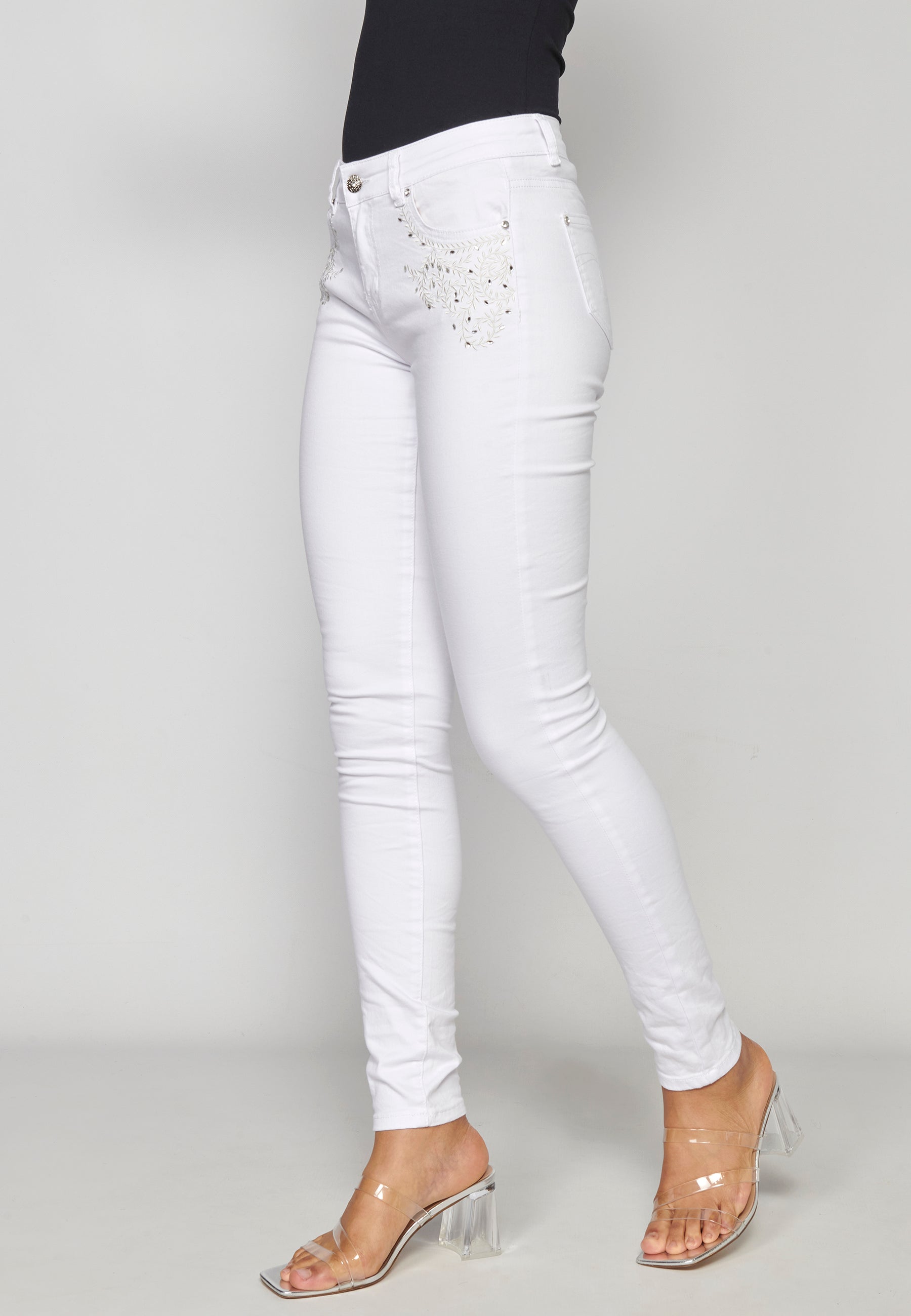 Pantalón largo jeans slim para mujer | moda actual