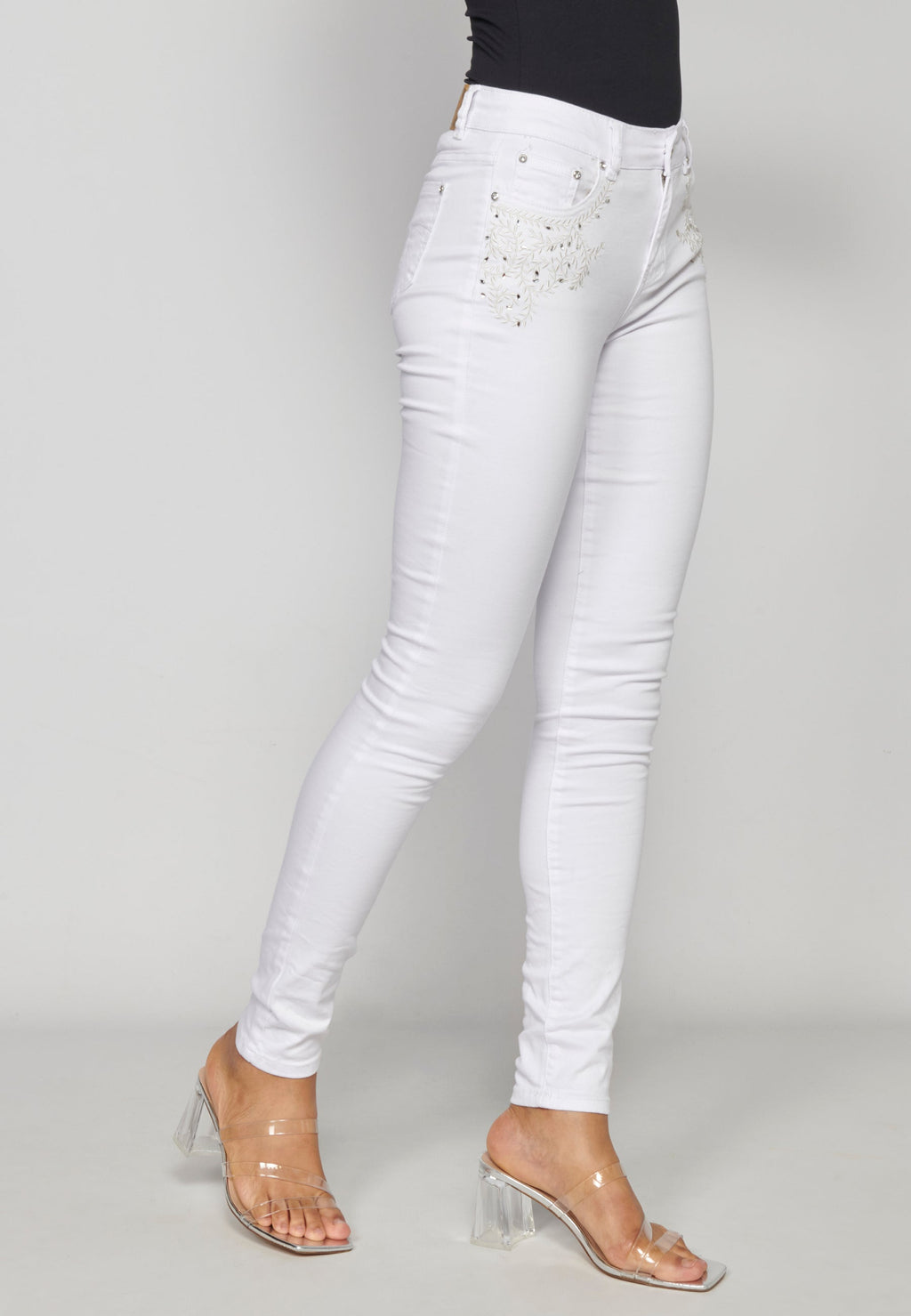 Pantalón largo jeans slim para mujer | moda actual