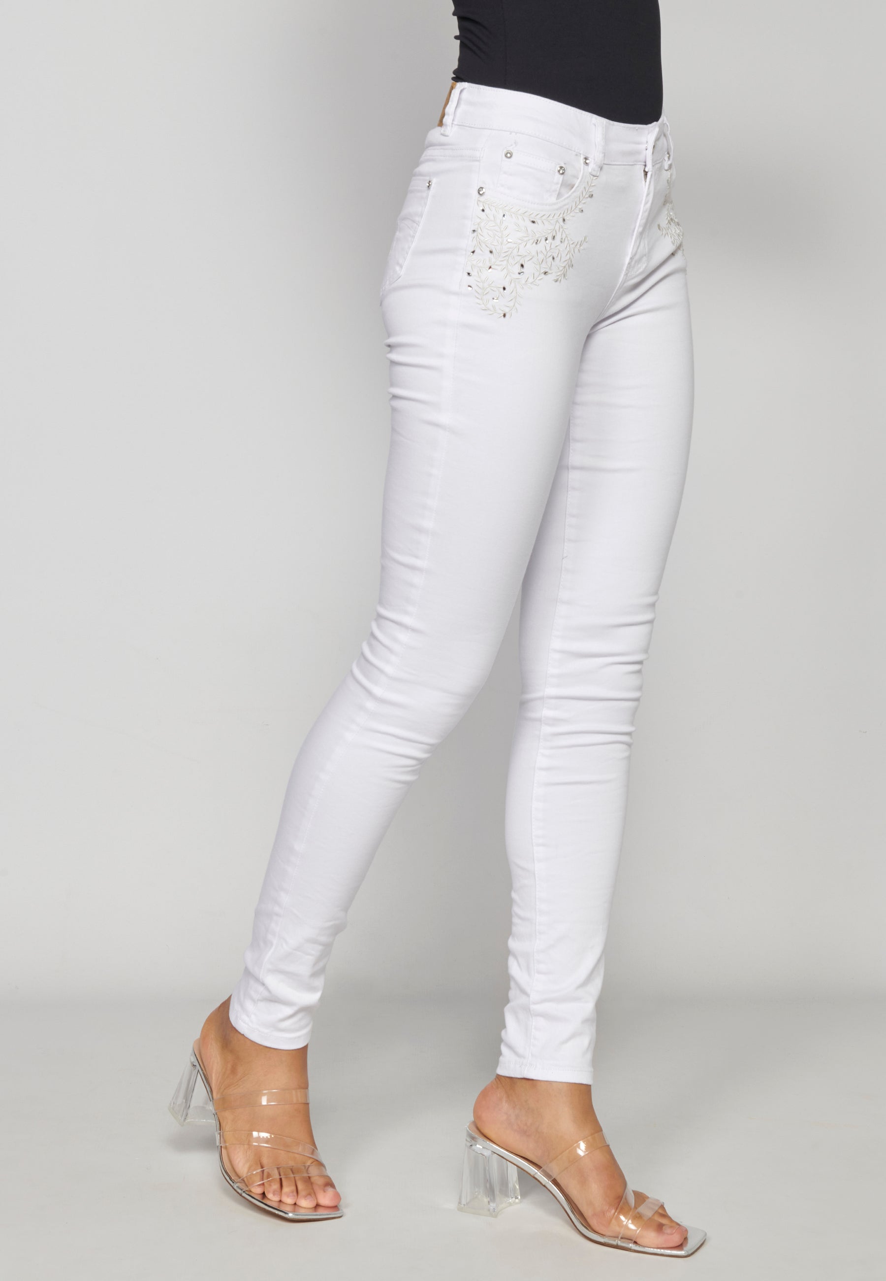 Pantalón largo jeans slim para mujer | moda actual
