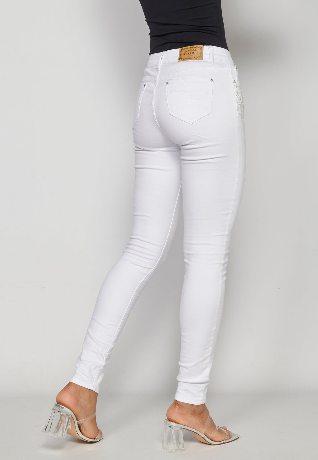 Pantalón largo jeans slim para mujer | moda actual
